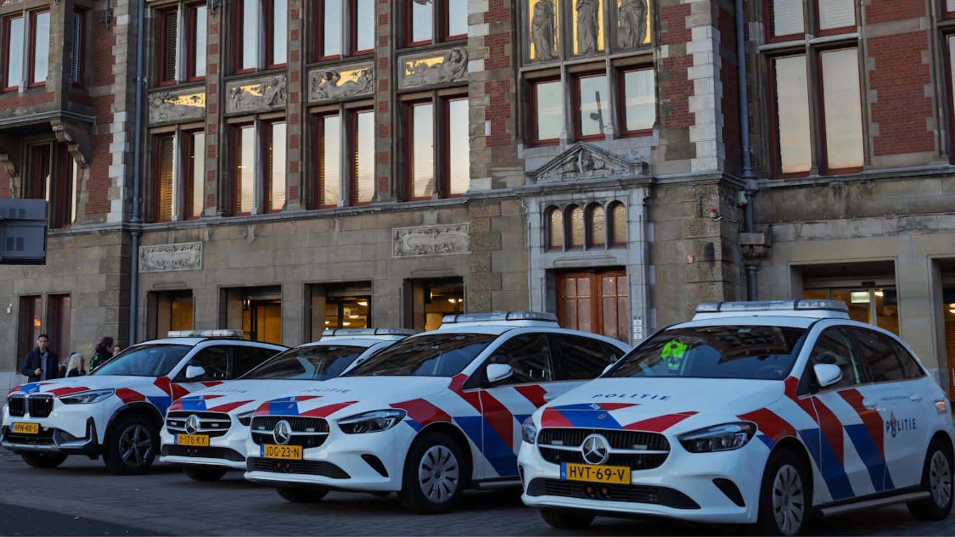 Foto: Grote buit bij telefoonwinkel in Harderwijk, verdachten weken later aangehouden