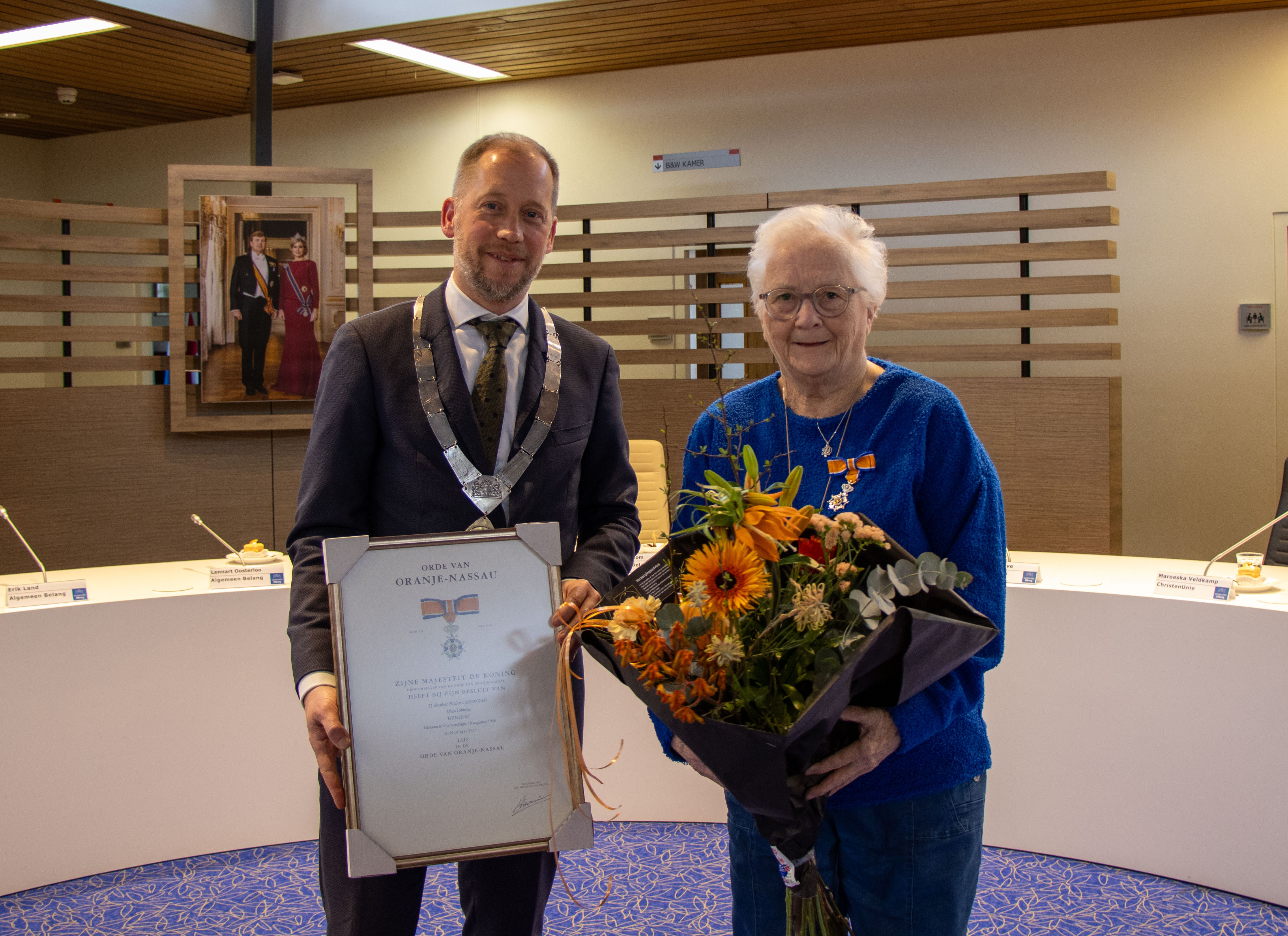 Foto: Olga Jolanda Benoist ontvangt Koninklijke Onderscheiding