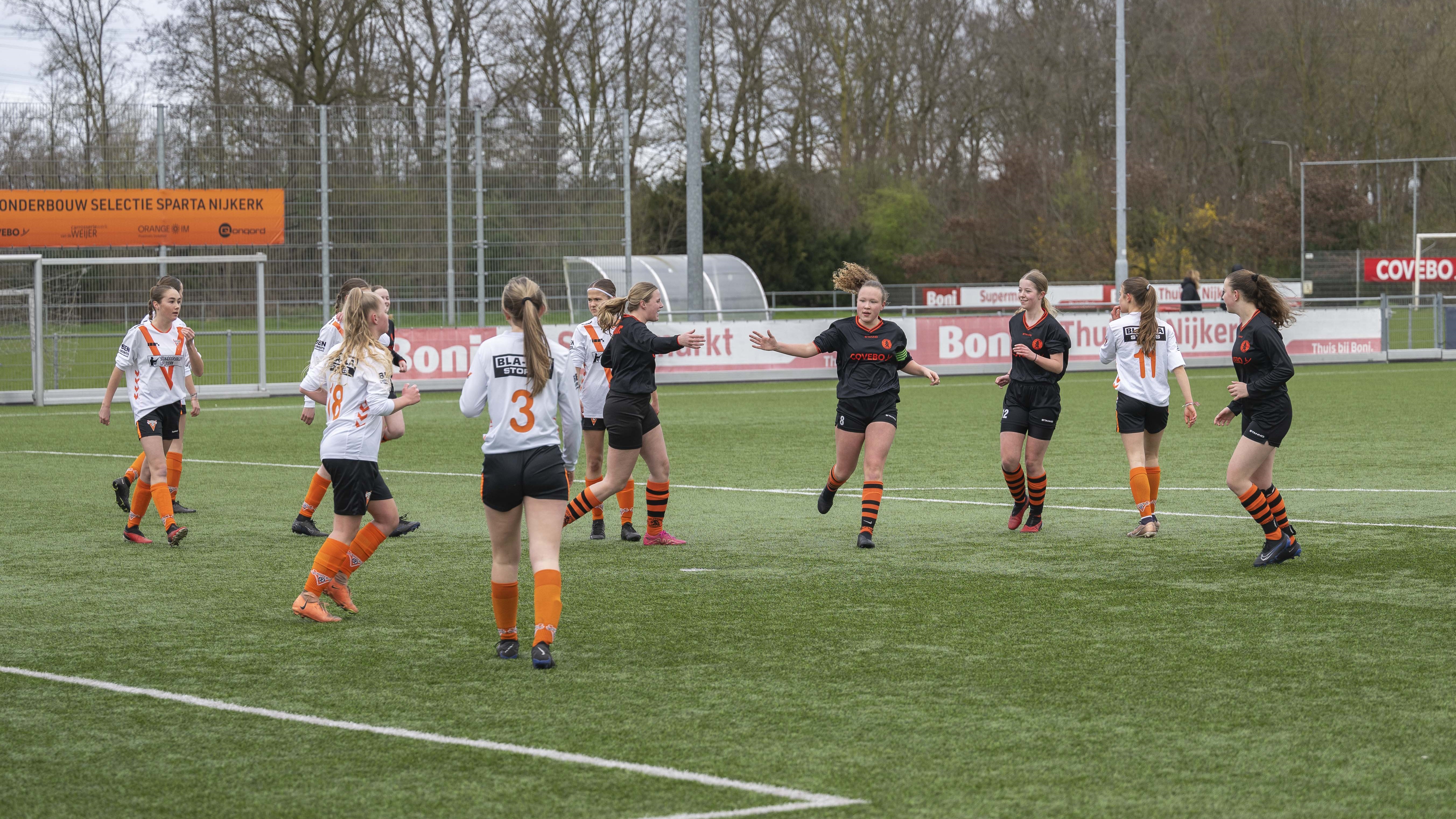 Foto: Solide overwinning voor Sparta MO17 op Victoria Boys
