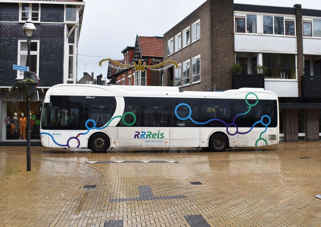Foto: Minder bussen RRReis vanaf 14 april