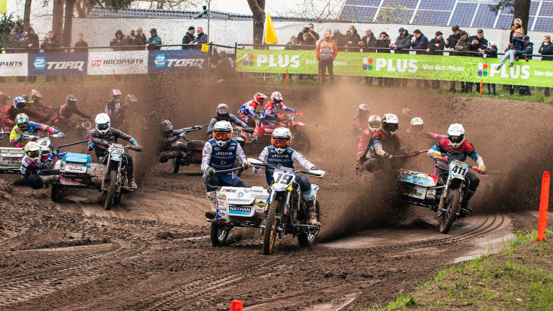 Foto: Publiek ziet tweelingbroers Lielbardis ONK Van Werven Quads & en Sidecars winnen