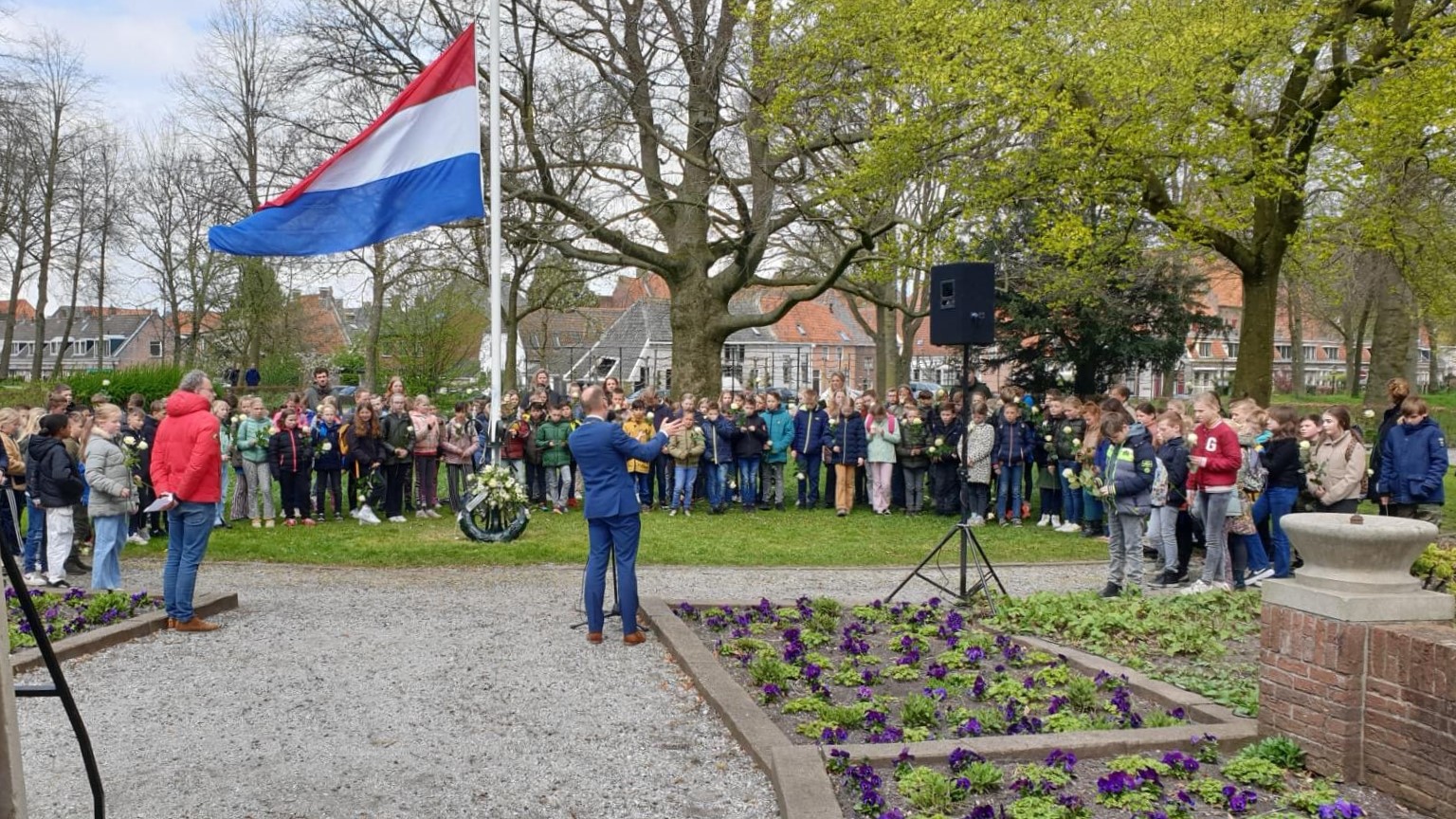 Foto: Basisscholen herdenken op 18 april de bevrijding van Elburg