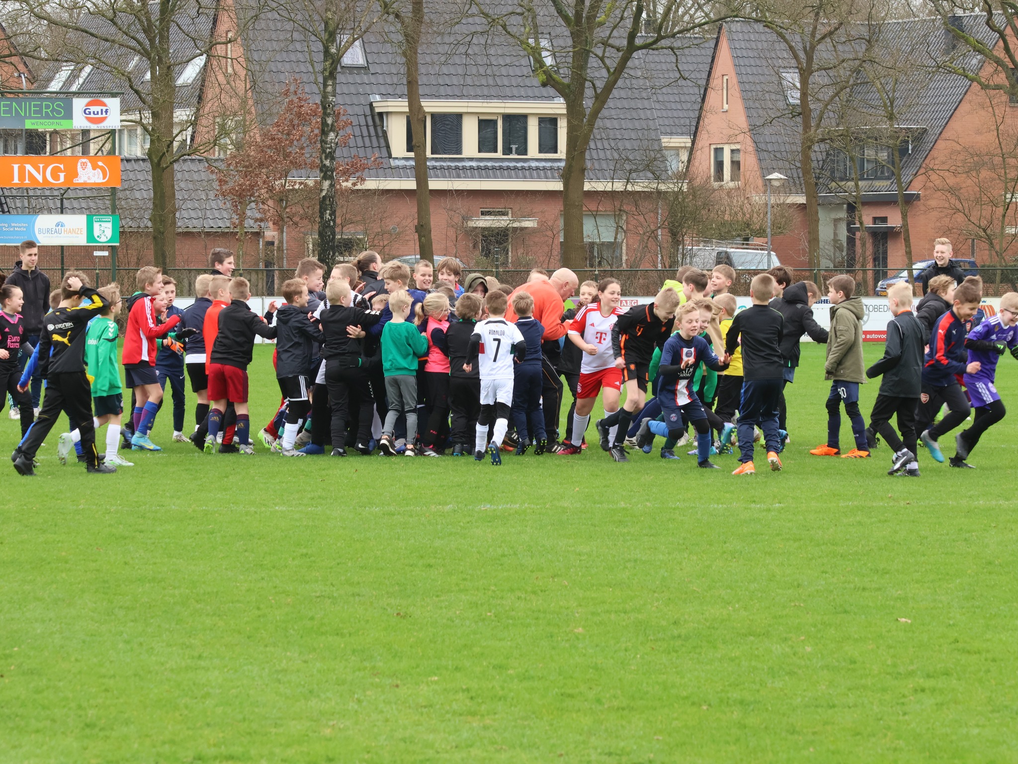 Foto: Voetbaldagen bij S.V. 't Harde in de meivakantie