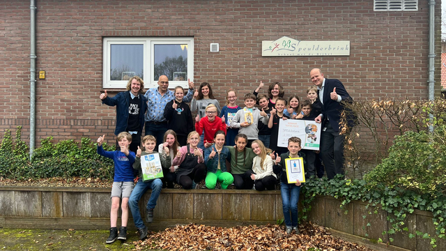 Foto: Basisschool met de Bijbel Speulderbrink wint Textiel Race Noord-Veluwe