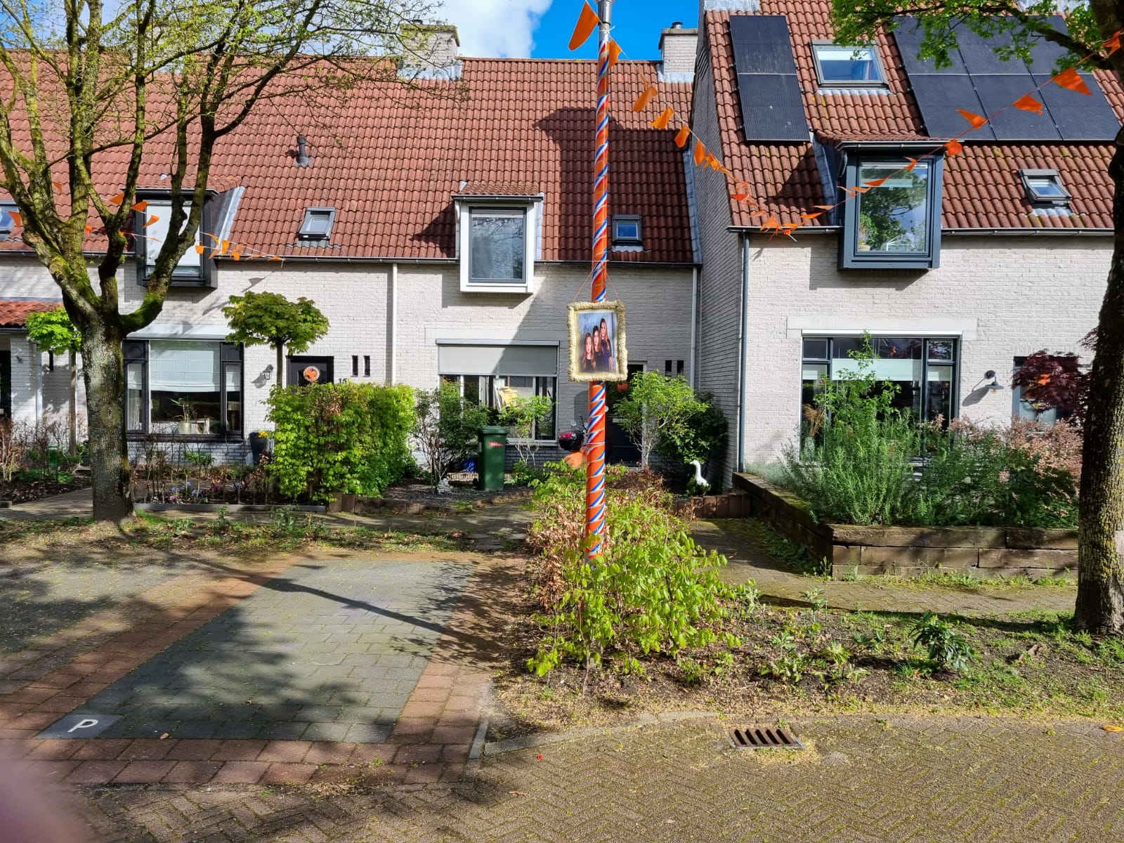 Foto: Wie wint de barbecue voor mooist versierde straat, buurt in Nijkerk?