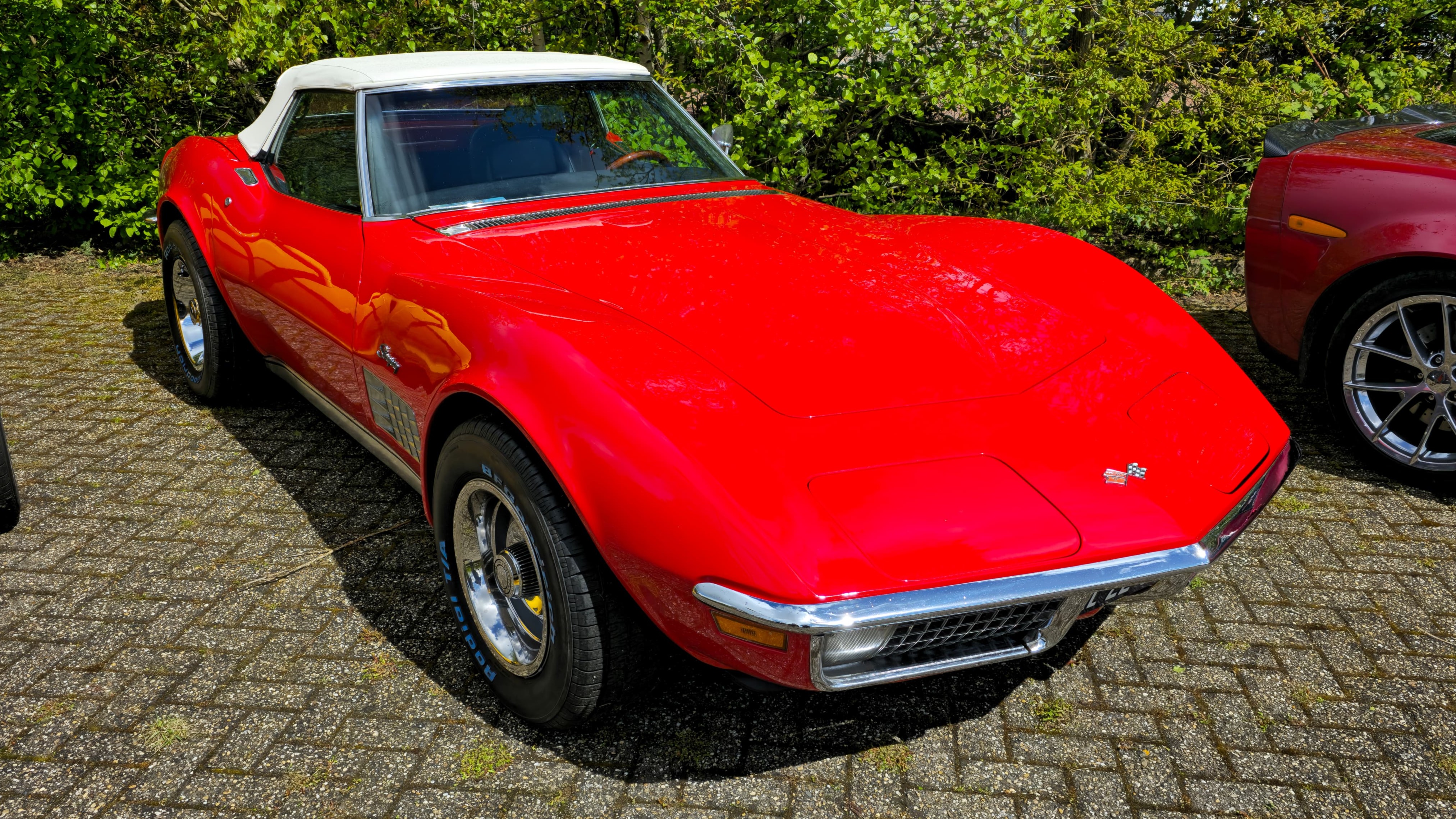 Foto: Blikvangers komen samen in Wezep, veel unieke automodellen geshowd