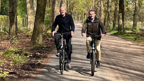Foto: Wethouder heropent Ermelo's fietspad aan de Poolseweg