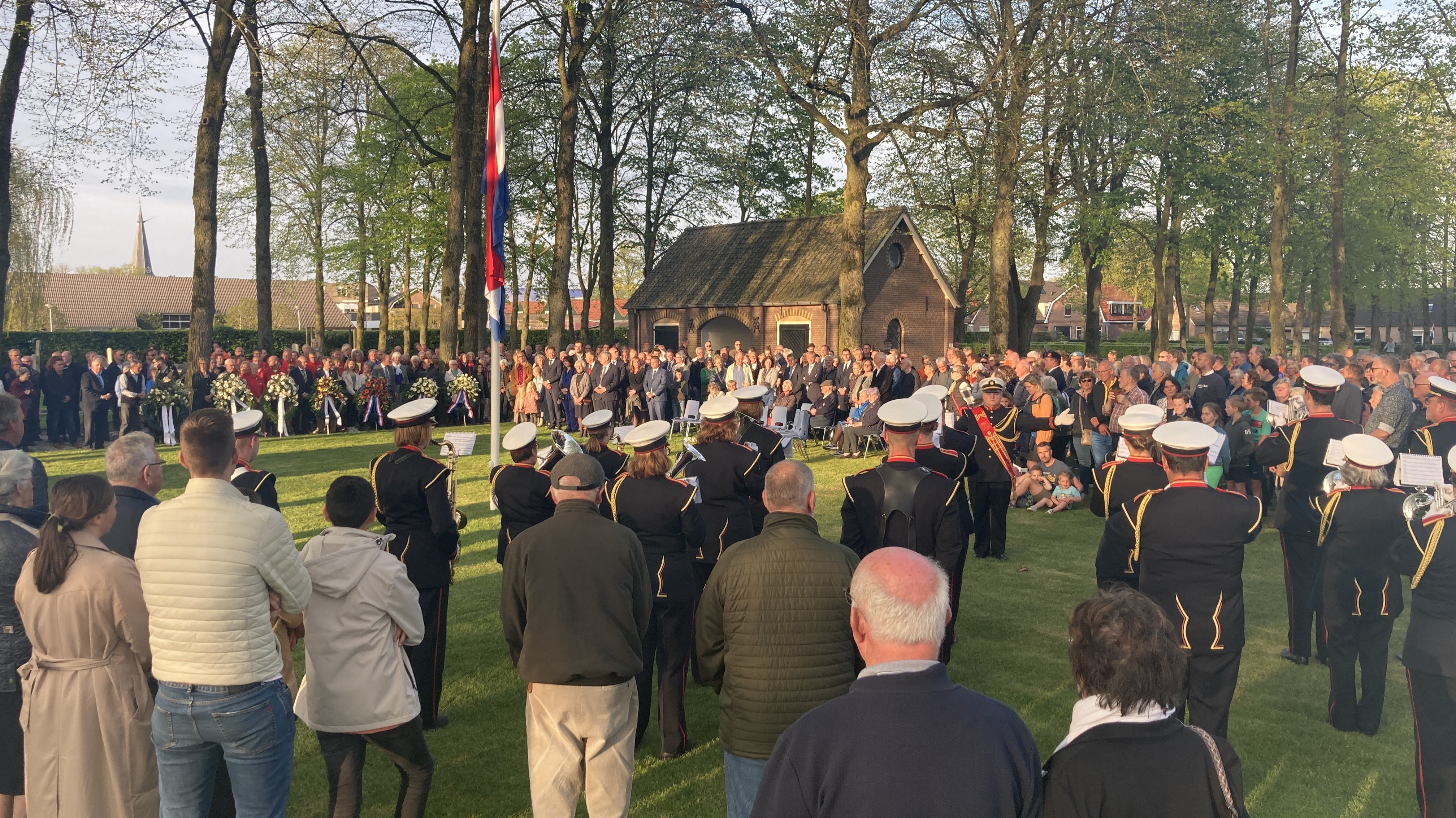 Foto: Nationale Herdenking in Putten bij Algemene Begraafplaats