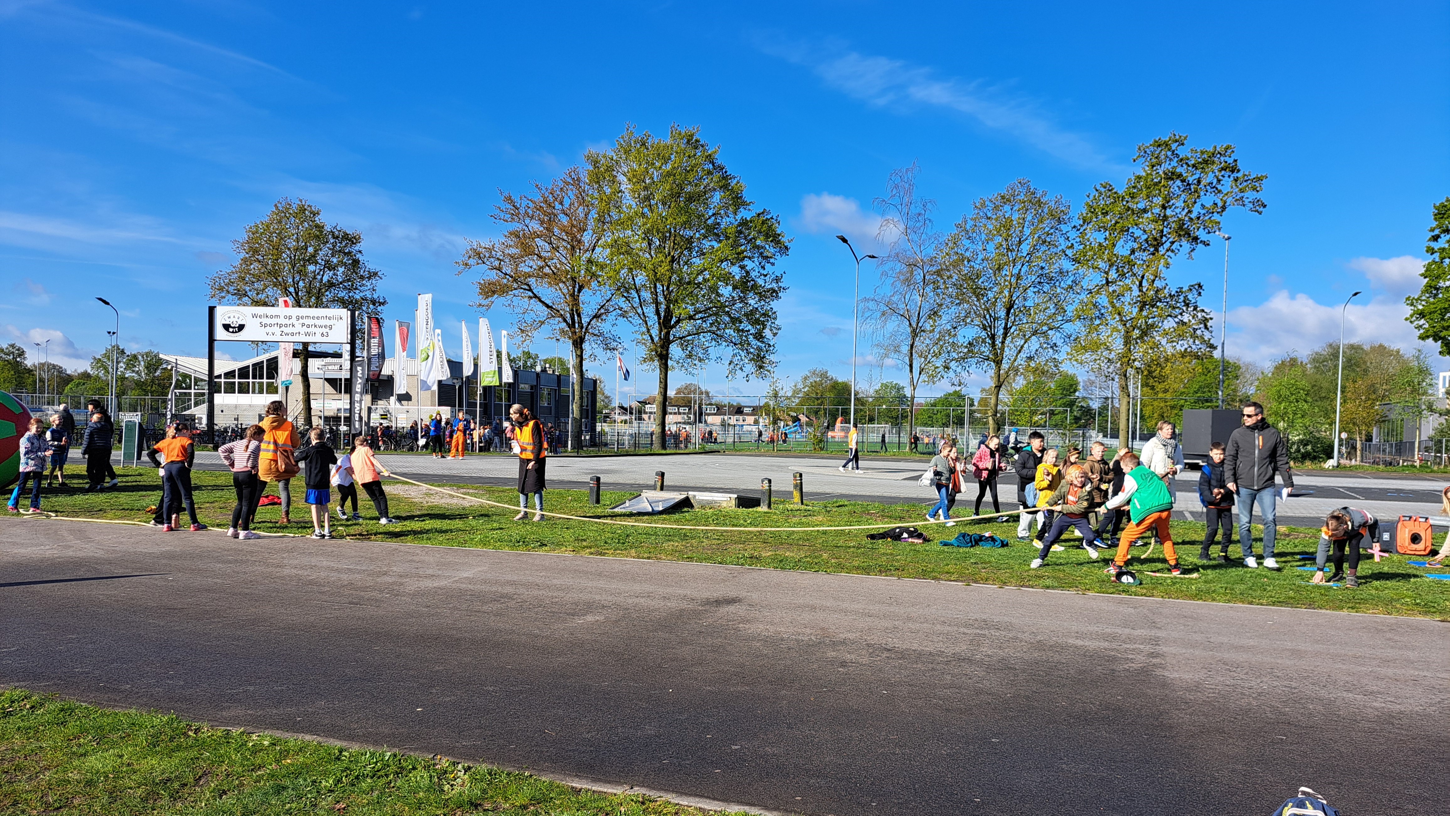 Foto: Ruim 2.000 basisschoolleerlingen bij Koningsspelen 2024 in Harderwijk