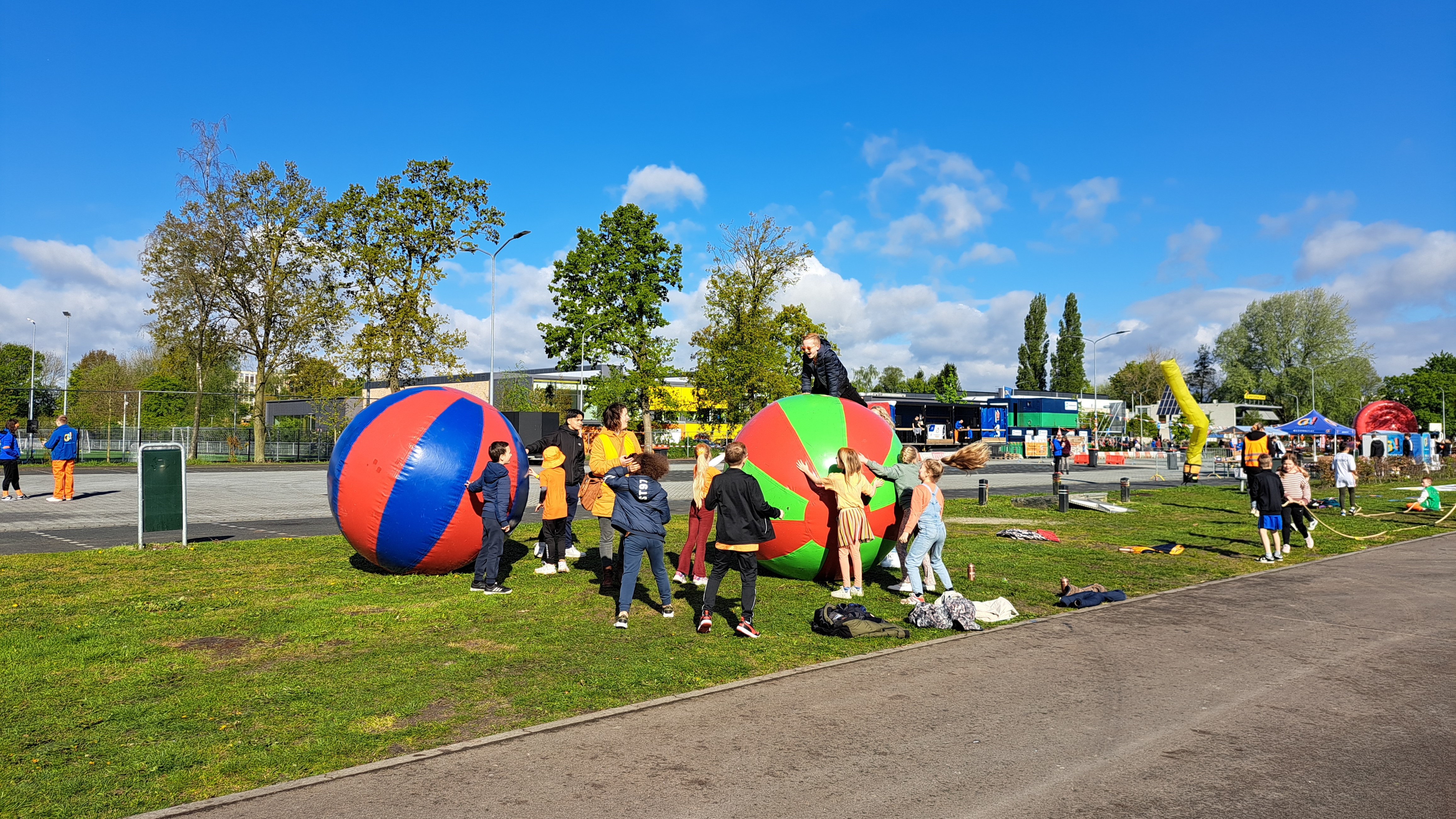 Foto: Ruim 2.000 basisschoolleerlingen bij Koningsspelen 2024 in Harderwijk