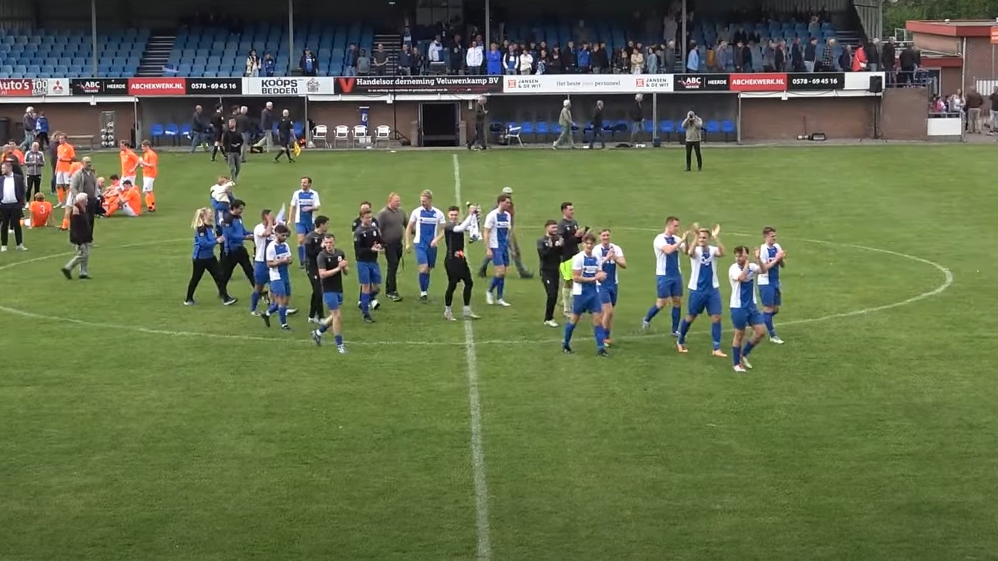 Foto: SAMENVATTING: WHC stap dichterbij titel