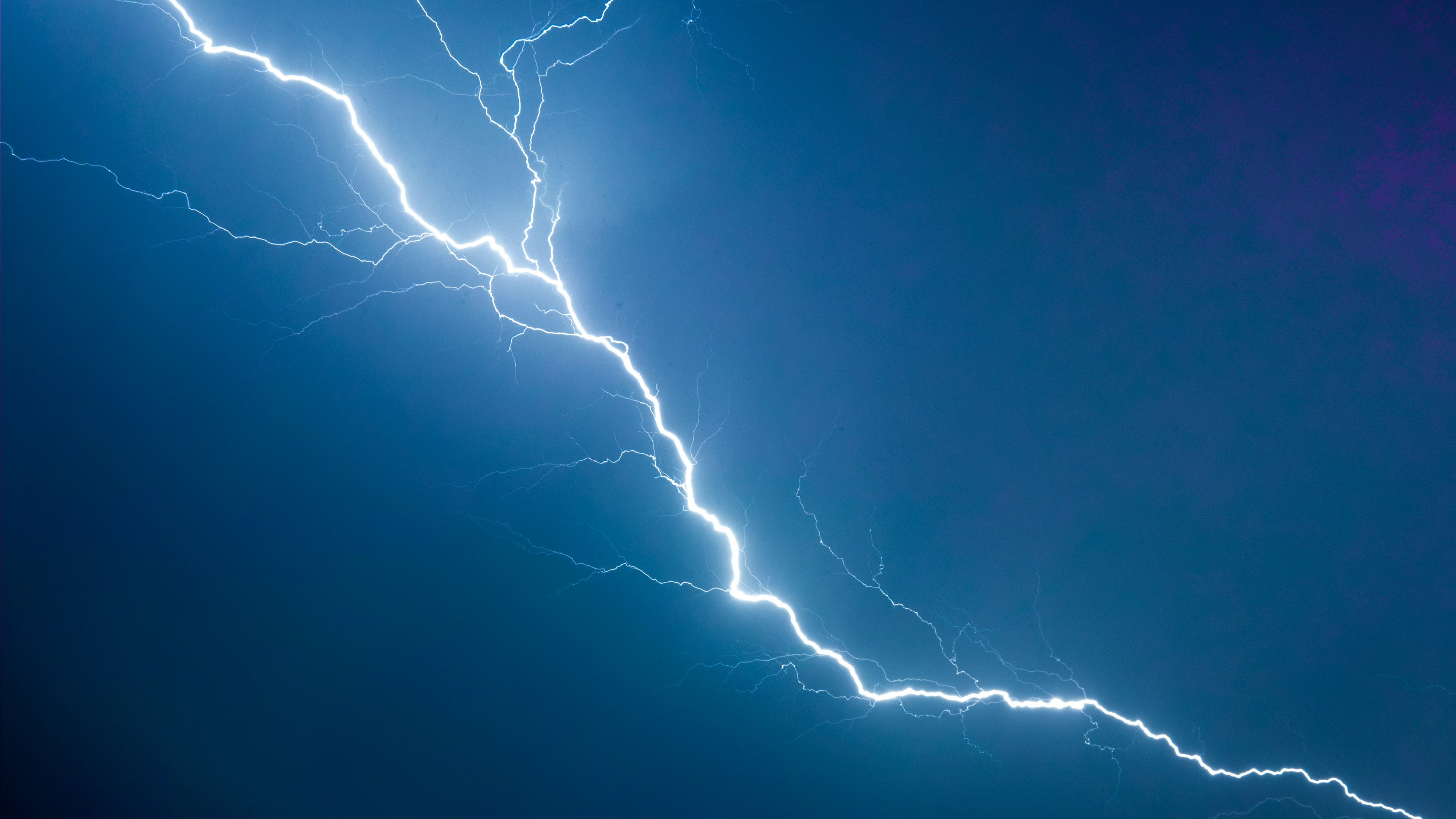 Foto: Vanmiddag code geel in midden en oosten van Nederland