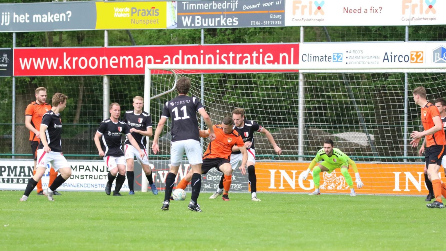 Foto: DSV bereikt nacompetitie na 3-0 zege op Rood Wit