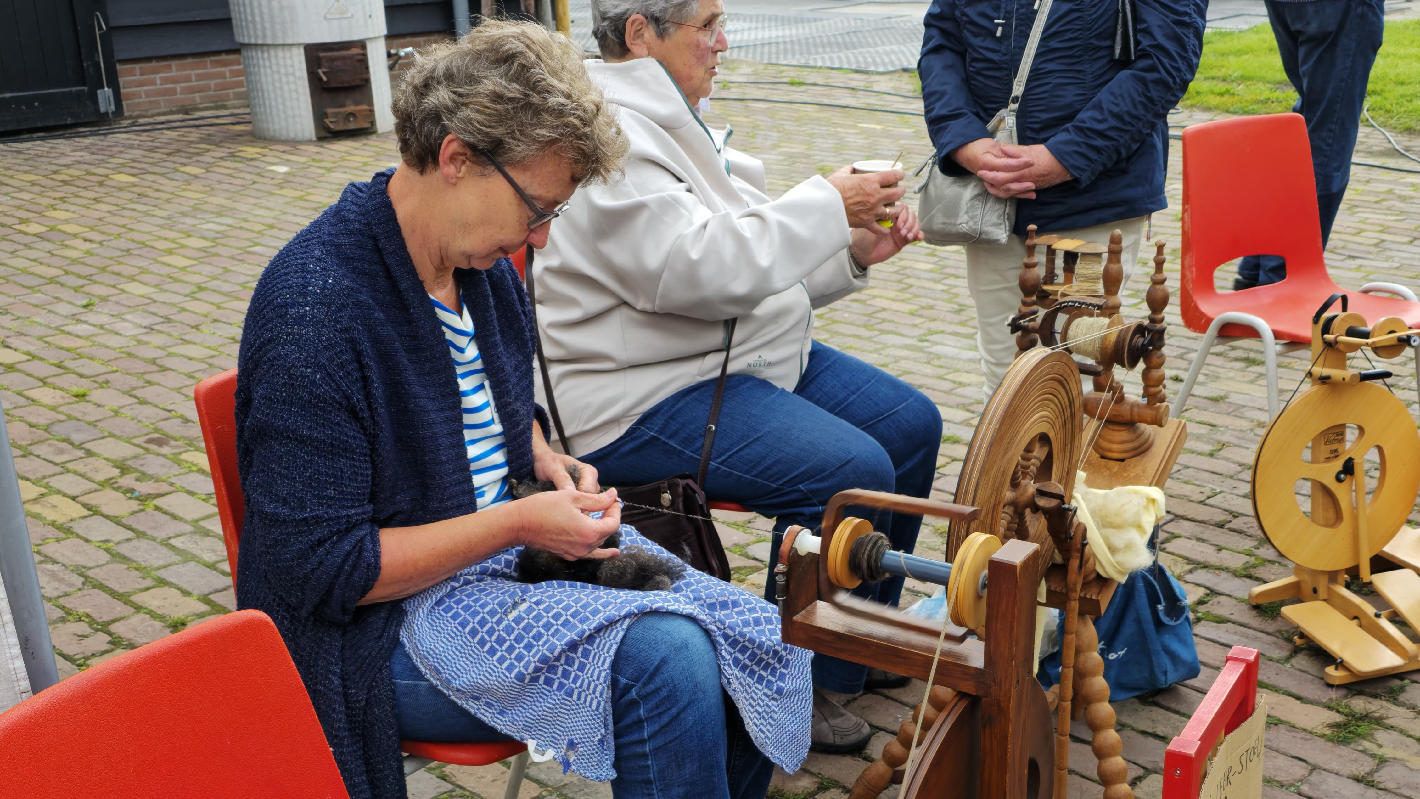 Foto: VIDEO: Schapen zijn hun vacht weer kwijt na Schaapscheerdersfeest in Oldebroek