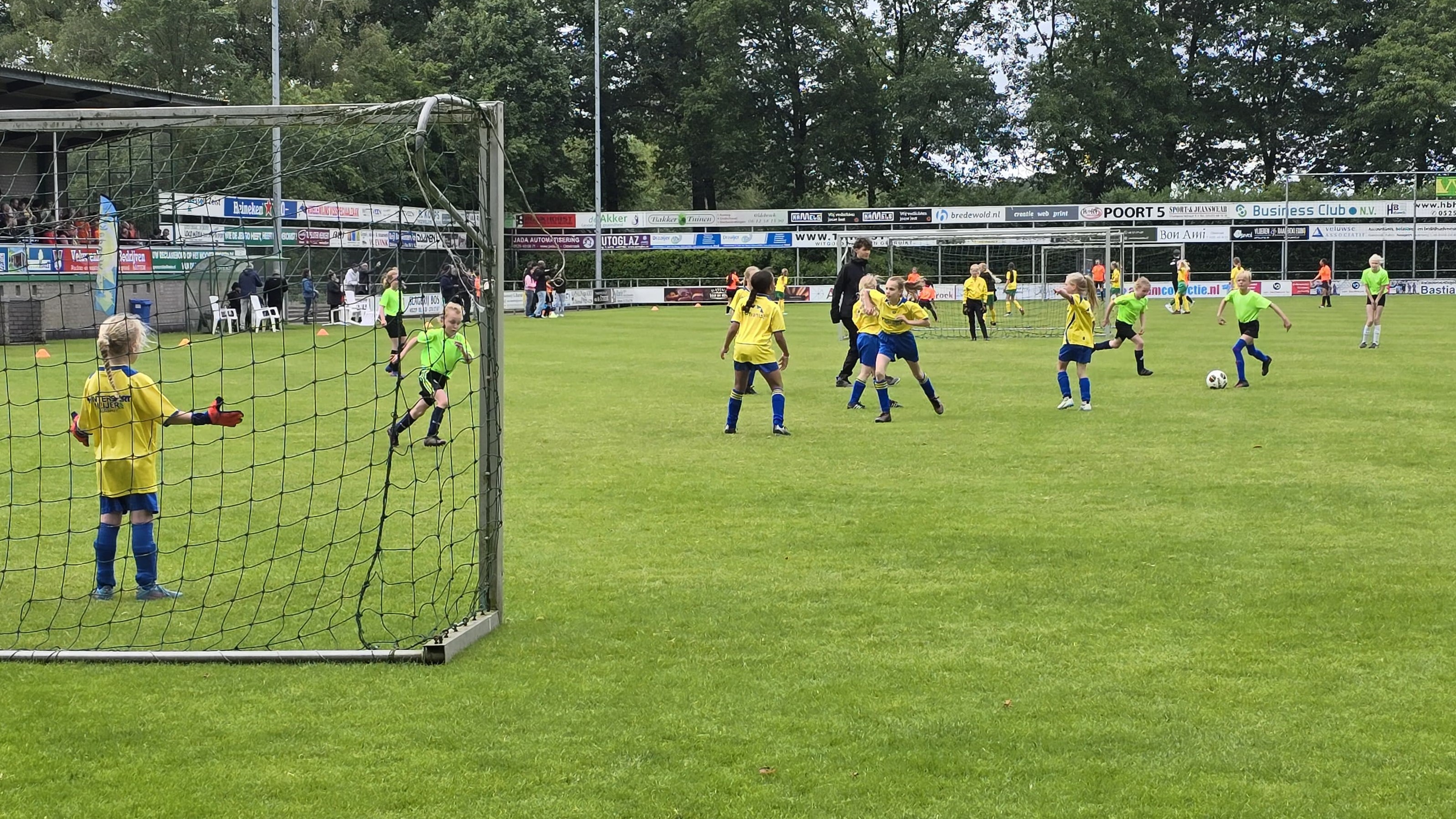 Foto: Districtsfinales schoolvoetbal bij OWIOS, Nunspeetse scholen vallen buiten de prijzen