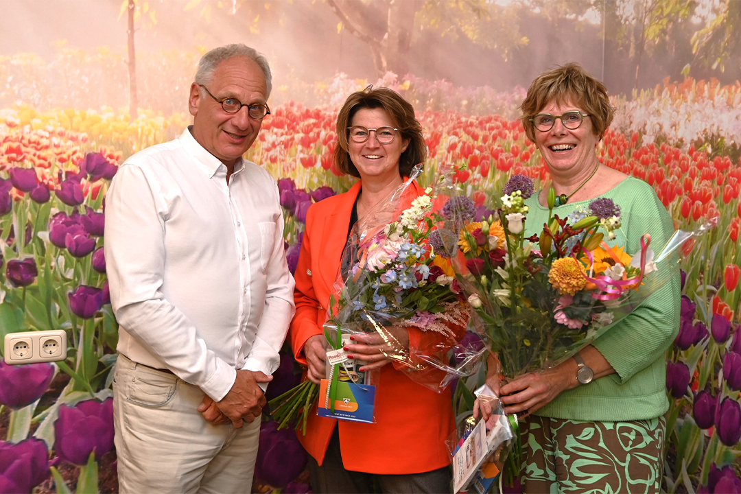 Foto: UVV Kunstbus Nijkerk zoekt nieuwe vrijwilligers: 'Een beetje theaterkennis is wel gewenst'