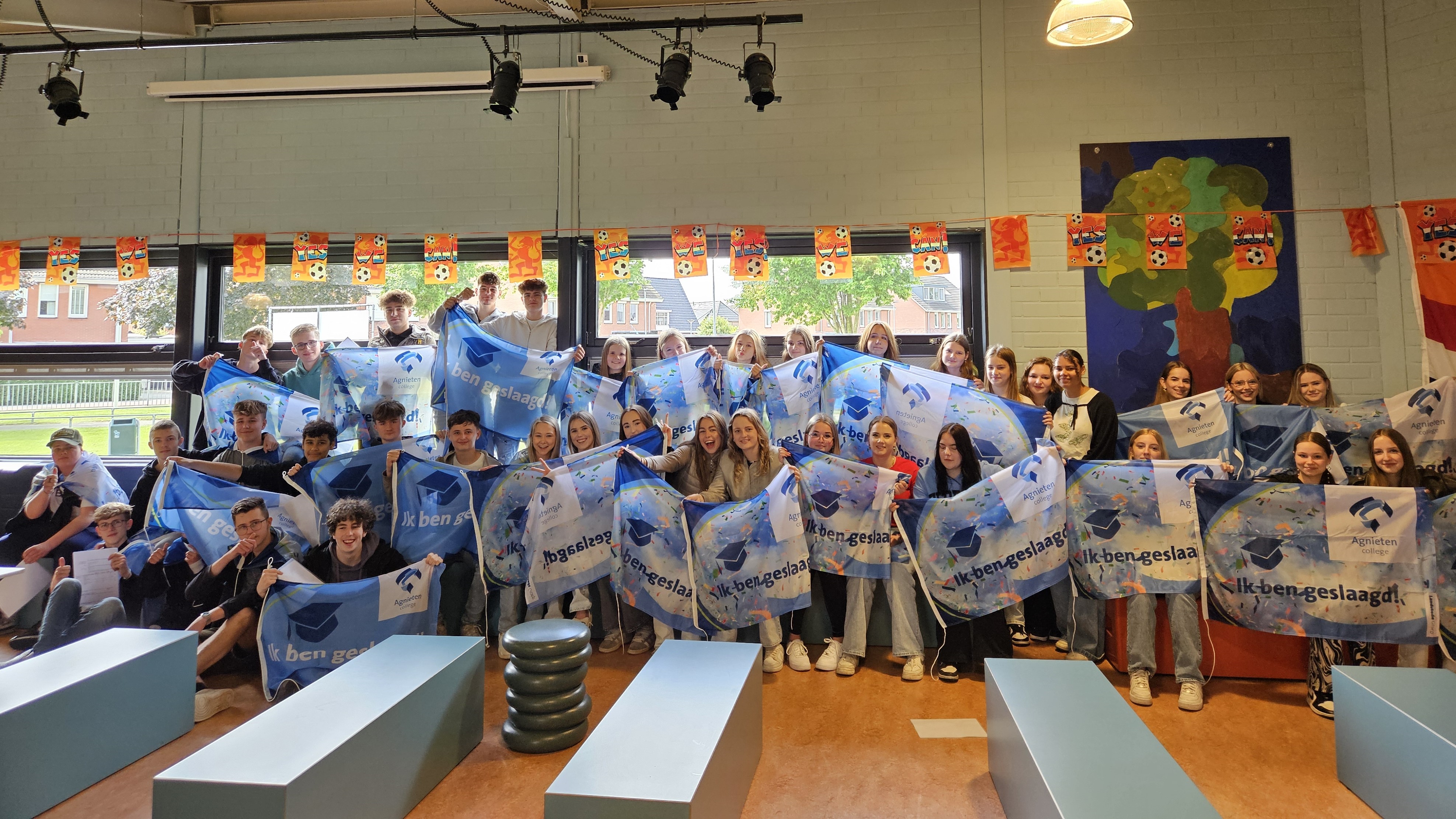 Foto: Hoera! Wij zijn geslaagd!