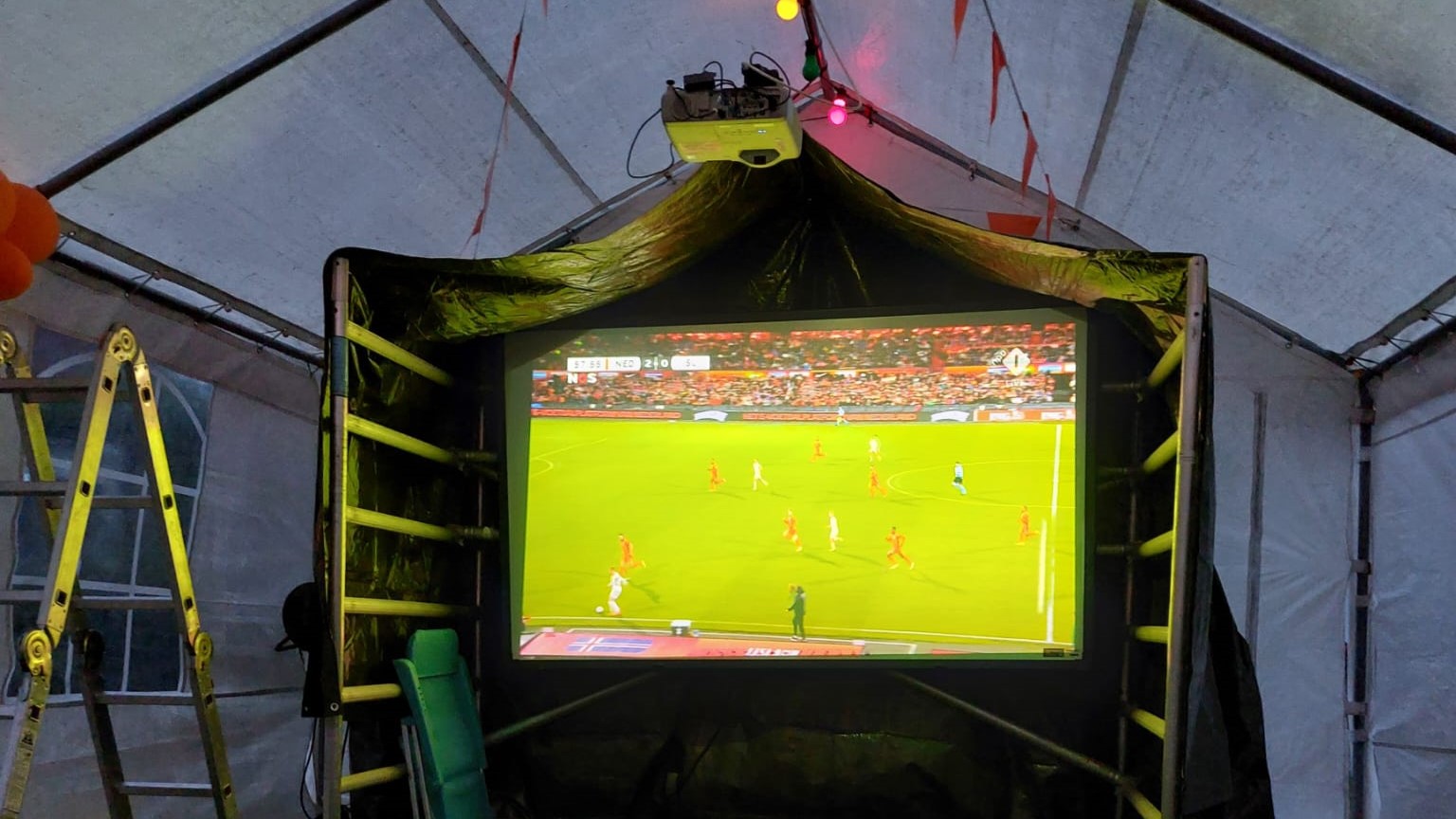 Foto: EK-koorts stijgt: Hegenbos in Wezep is er klaar voor! 