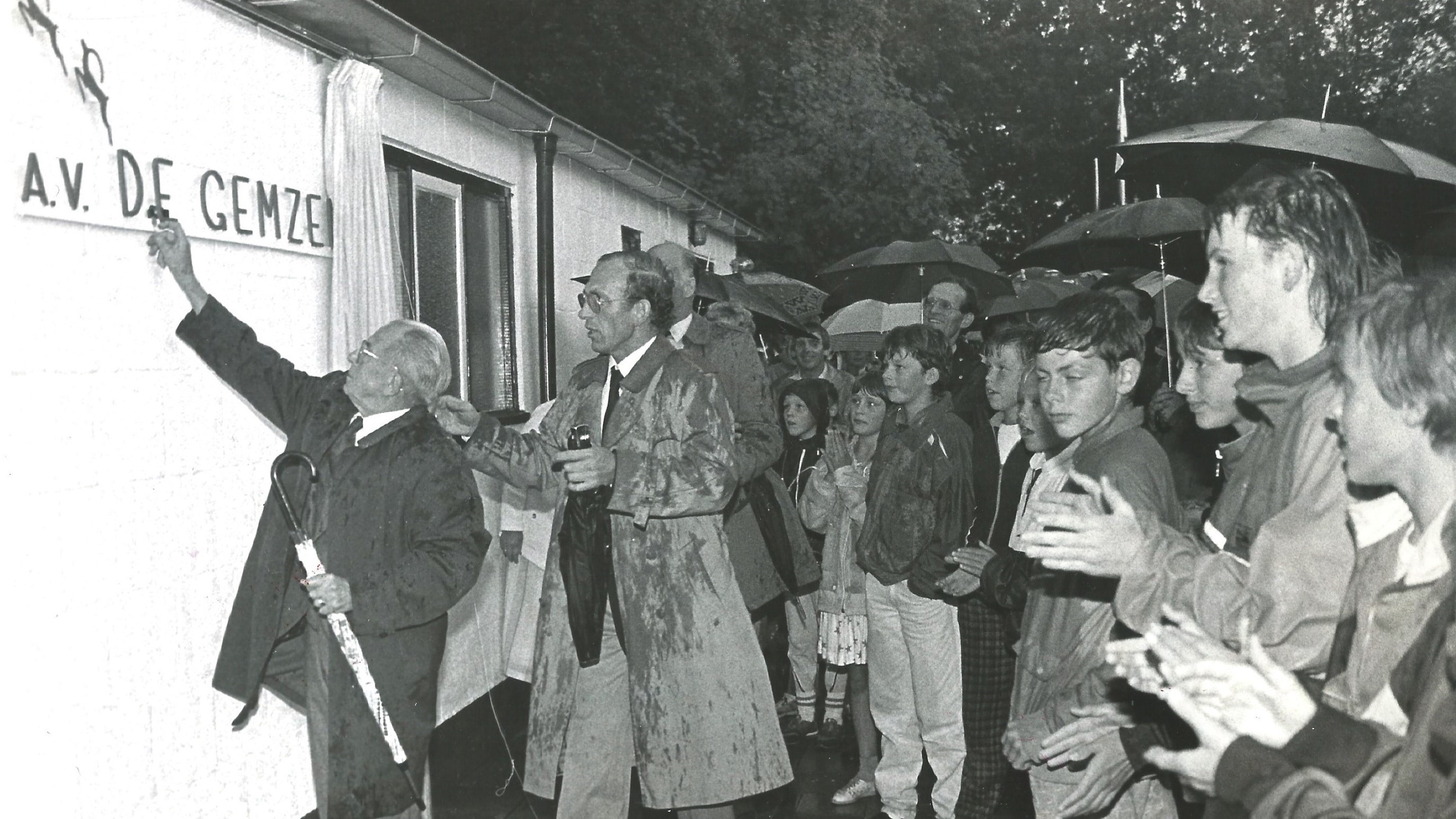 Foto: Atletiekvereniging De Gemzen bestaat 75 jaar: ‘Vroeger sprong je nog over een touwtje tussen twee bomen’