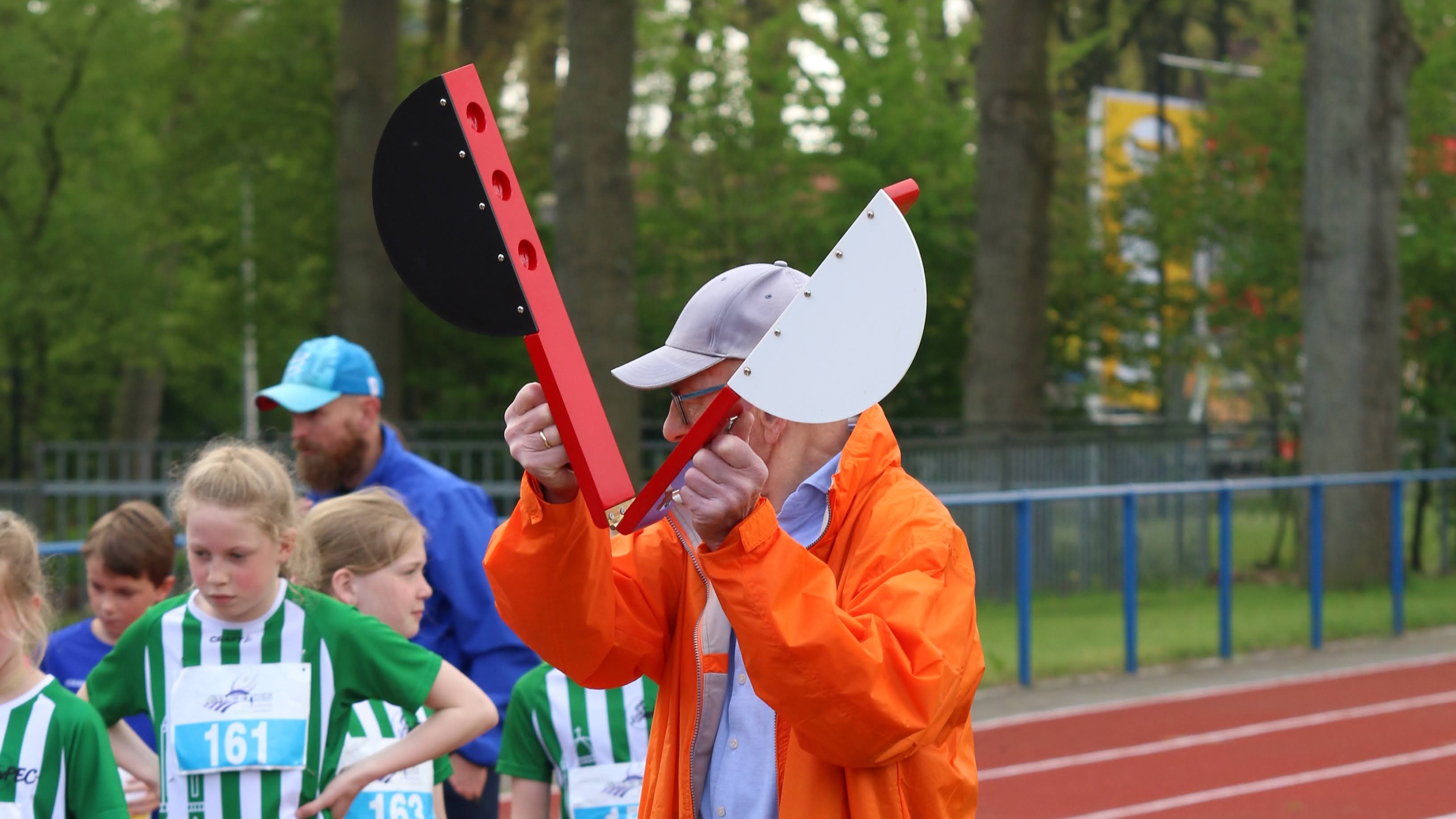 Foto: Atletiekvereniging De Gemzen bestaat 75 jaar: ‘Vroeger sprong je nog over een touwtje tussen twee bomen’