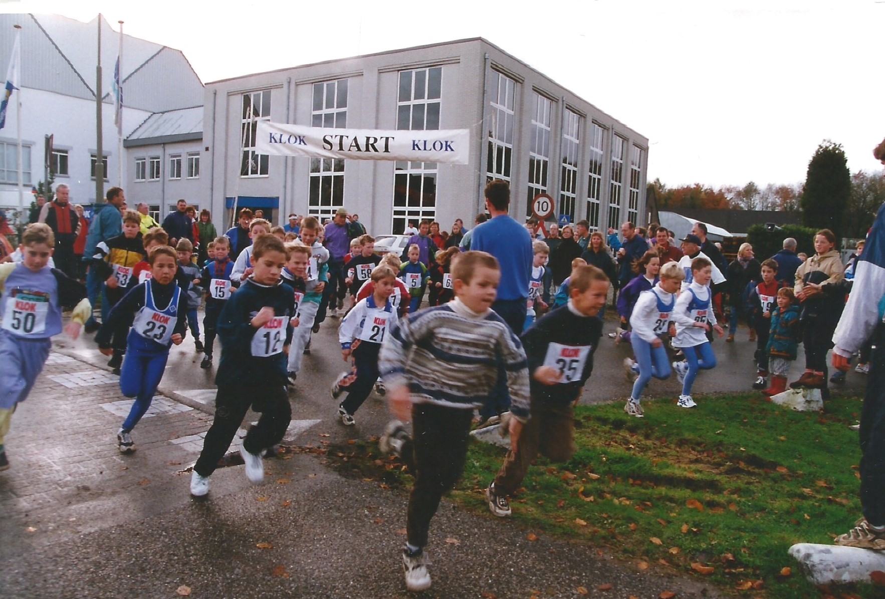 Foto: Atletiekvereniging De Gemzen bestaat 75 jaar: ‘Vroeger sprong je nog over een touwtje tussen twee bomen’