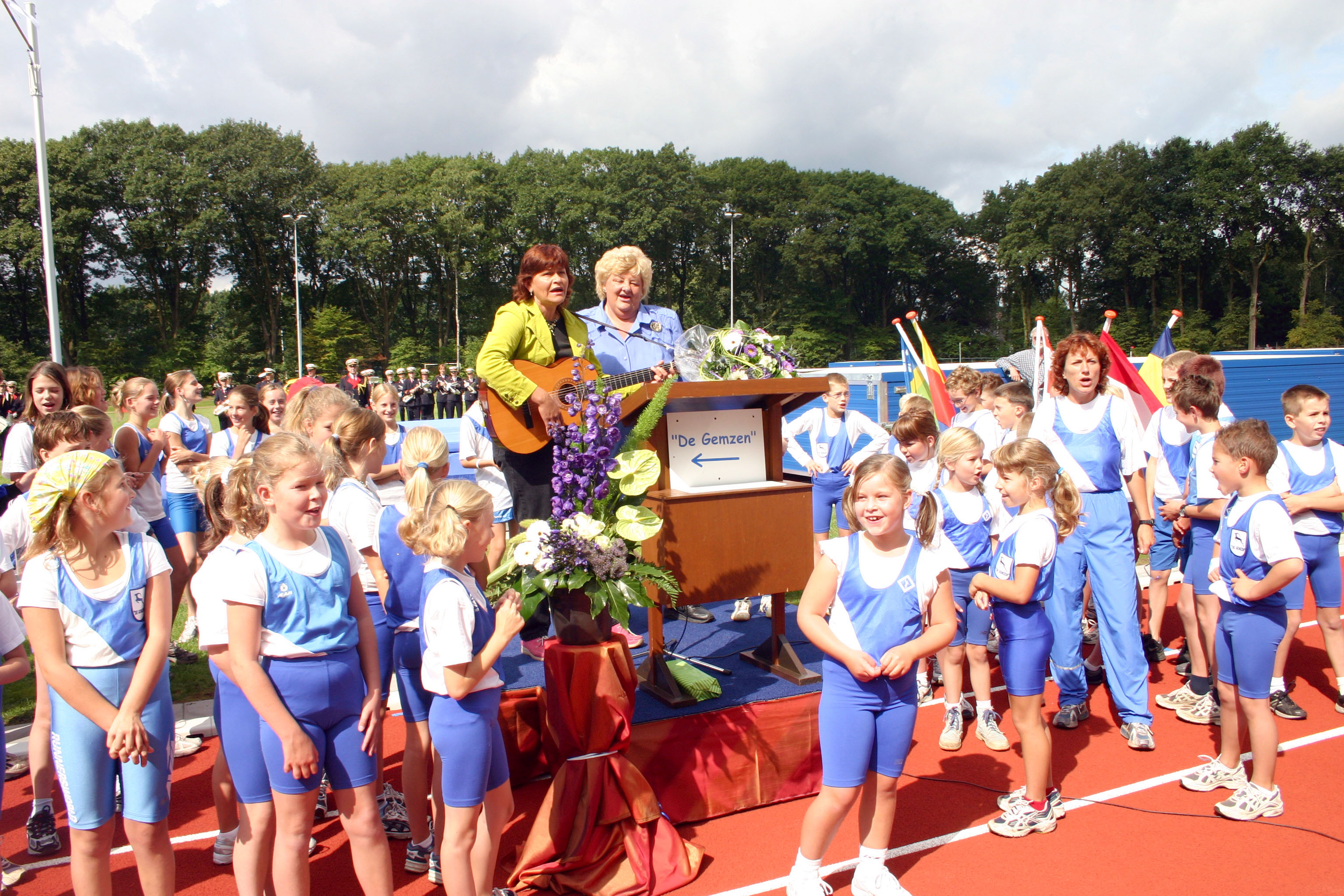 Foto: Atletiekvereniging De Gemzen bestaat 75 jaar: ‘Vroeger sprong je nog over een touwtje tussen twee bomen’