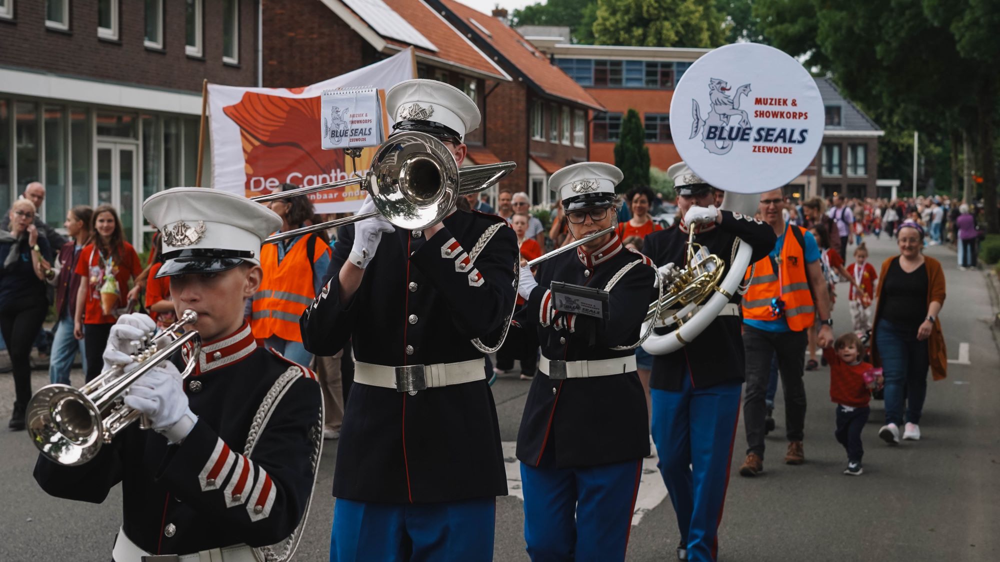 Foto: Wandelaars Ermelose Avond4Daagse feestelijk onthaald