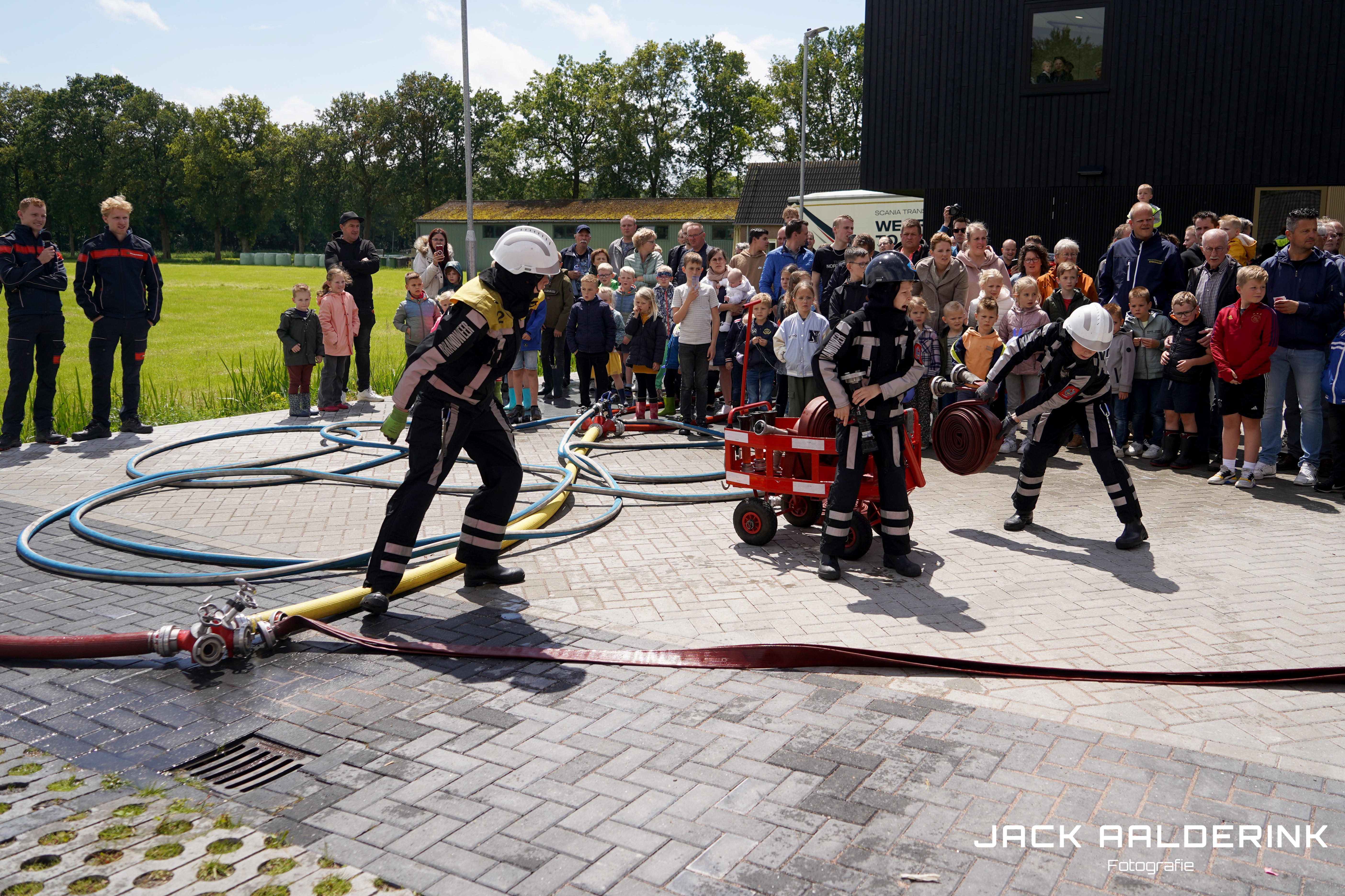 Foto: Foto's: Grote belangstelling open dag brandweer Oldebroek