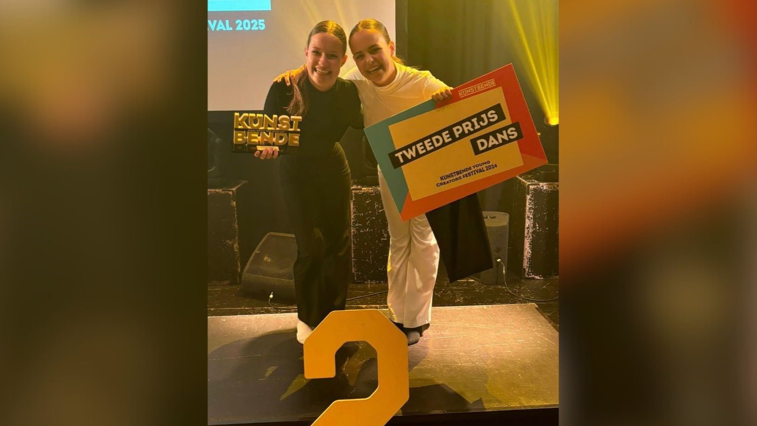 Foto: Kim en Julia tweede categorie dans op landelijk Kunstbende Festival