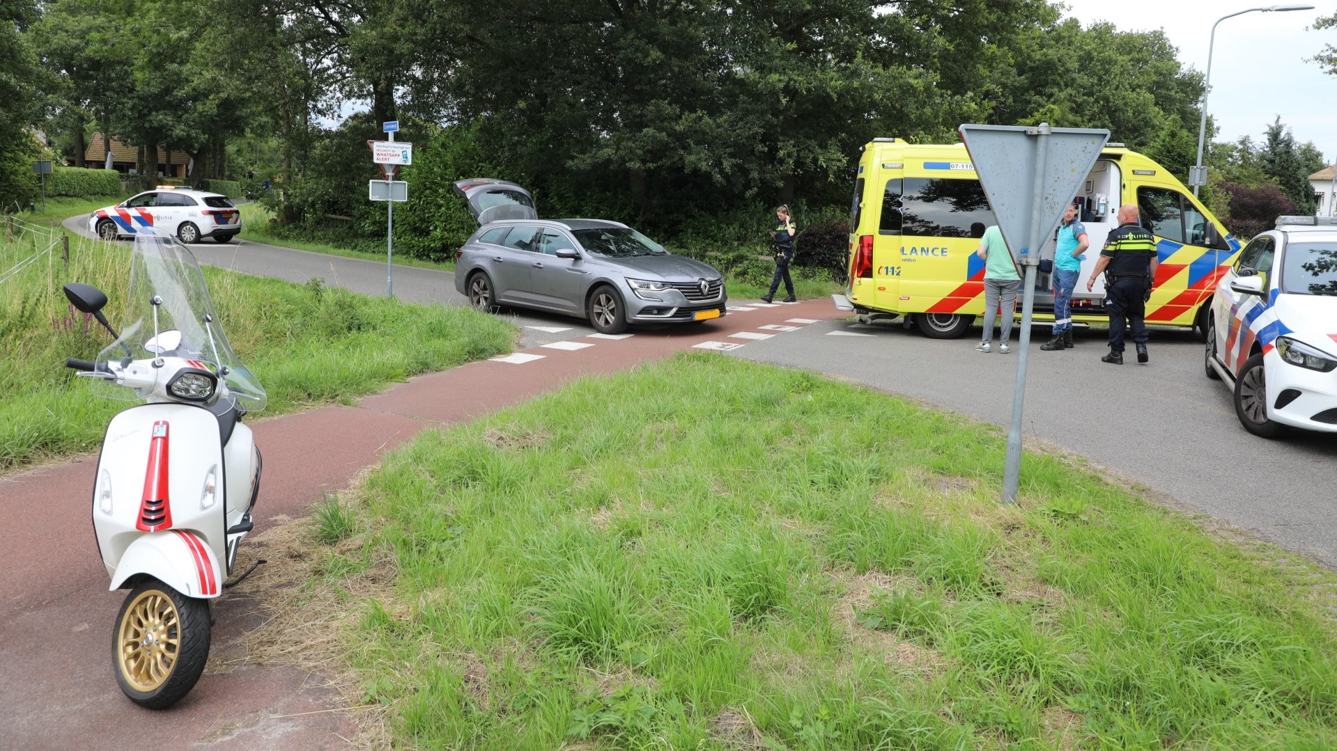 Foto: Scooterrijder gewond bij ongeval op Hoevelakenseweg in Terschuur