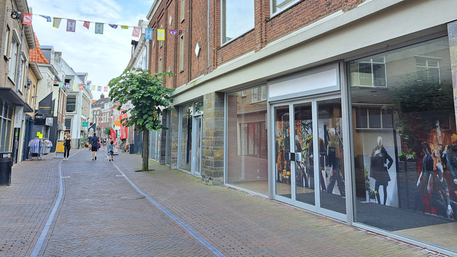 Foto: Wonen in lege winkelpanden in Harderwijk? Dit is waarom het (nog) niet kan