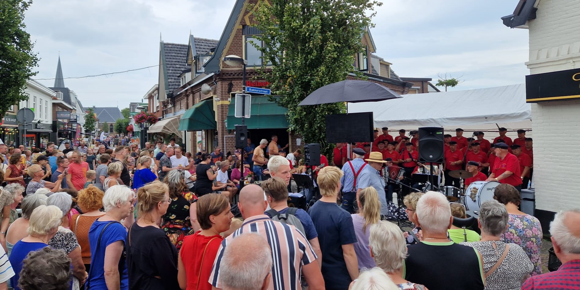 Foto: Zeemansliederen in Putten tijdens de shantydag
