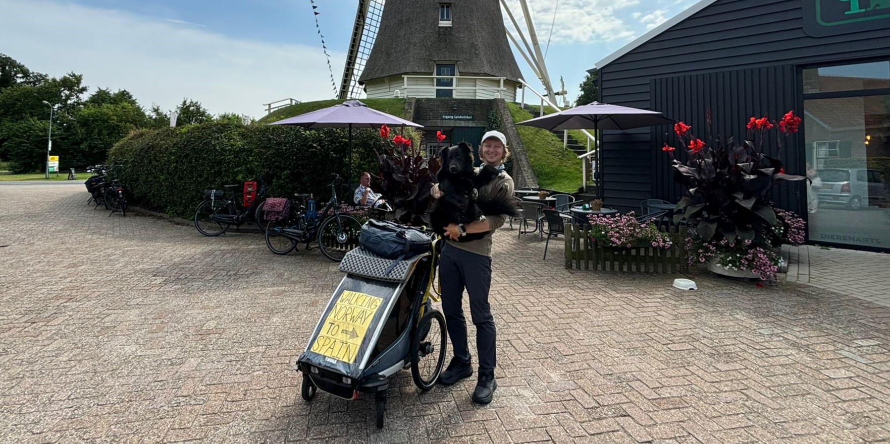 Foto: Amerikaanse Isaiah wandelt samen met zijn hond van Noorwegen naar Spanje: 'Ik heb geen haast'