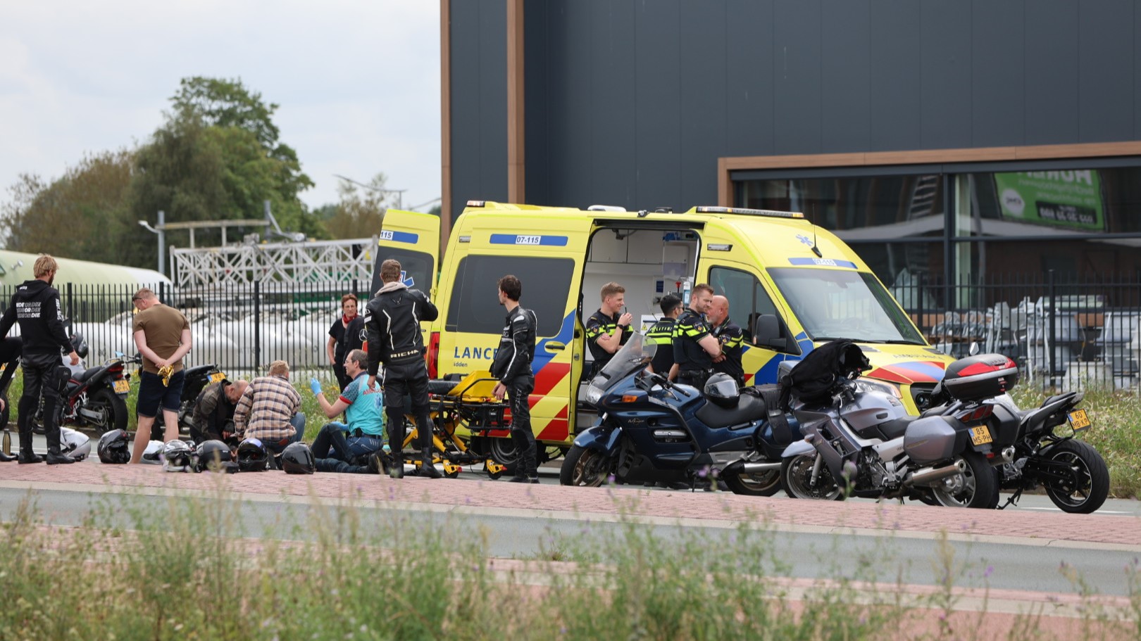 Foto: Motorrijder zwaargewond na botsing