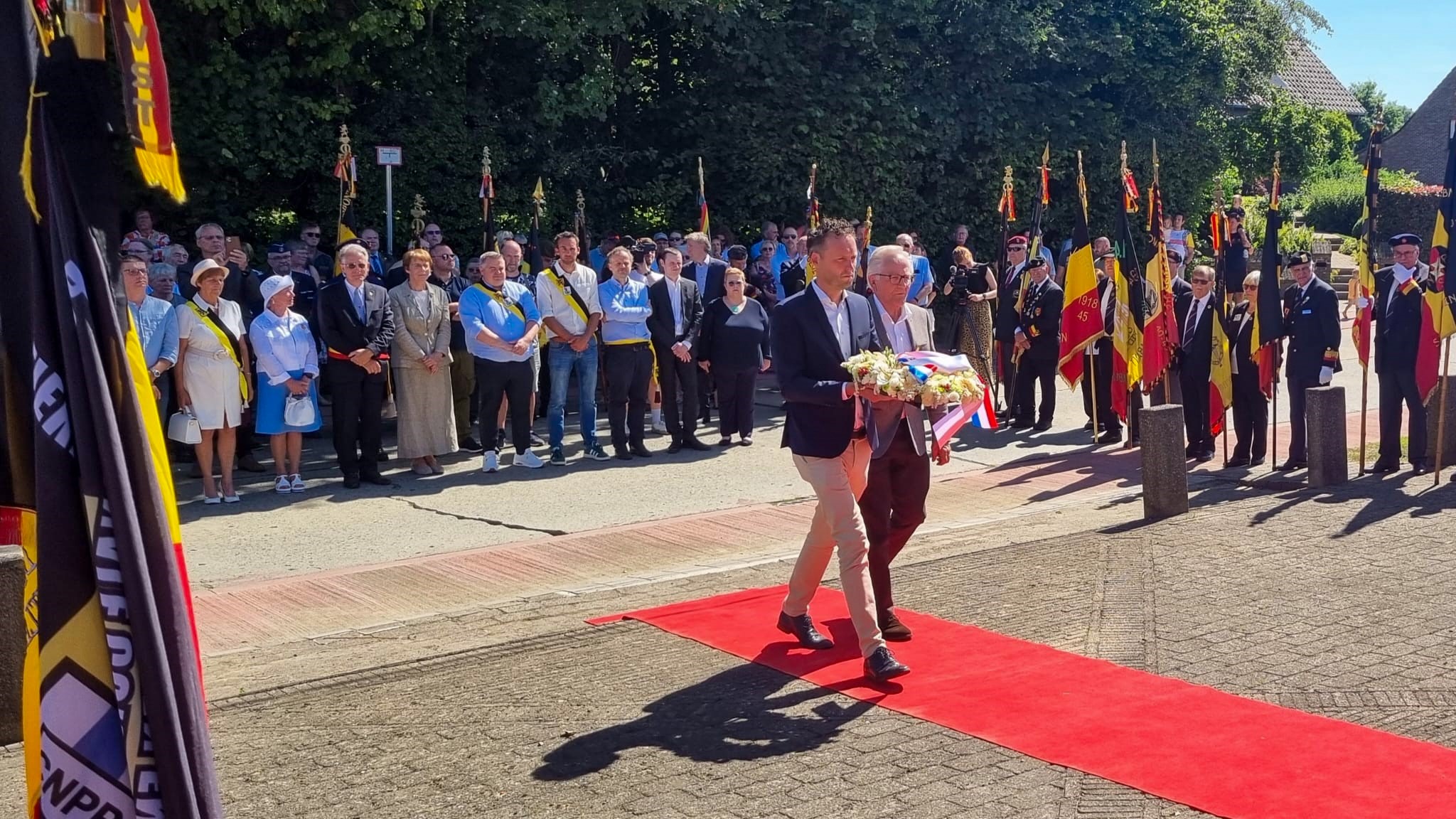 Foto: Puttense vertegenwoordigers aanwezig bij 80-jarige herdenking van razzia in Meensel-Kiezegem