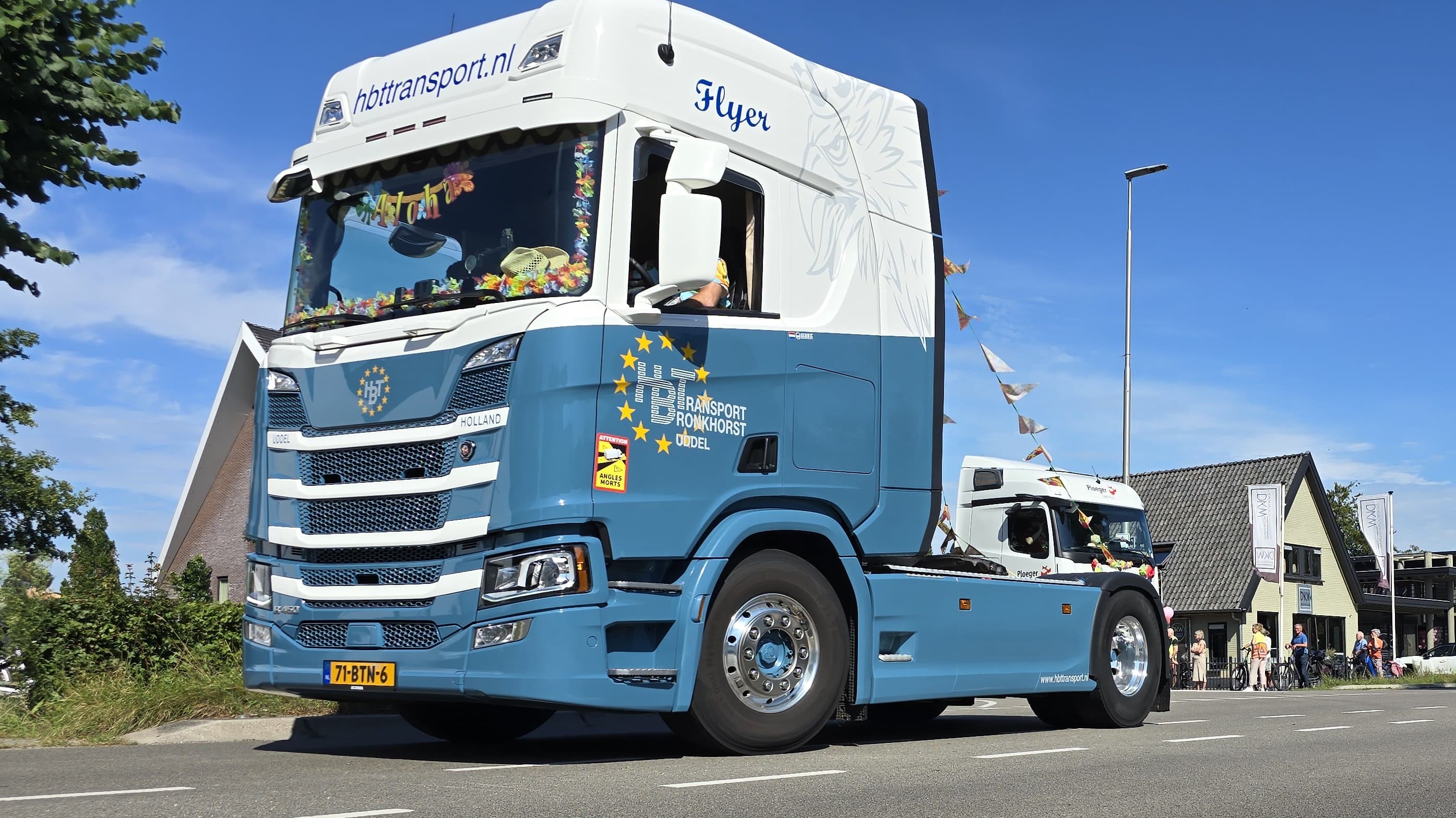 Foto: Kijk hier: Stralende gezichten en luid getoeter tijdens Truckrun Noord-Veluwe