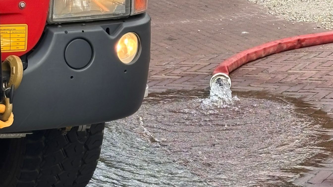 Foto: Kopers van huis zien ineens de kelder van hun nieuwe woning onder water staan