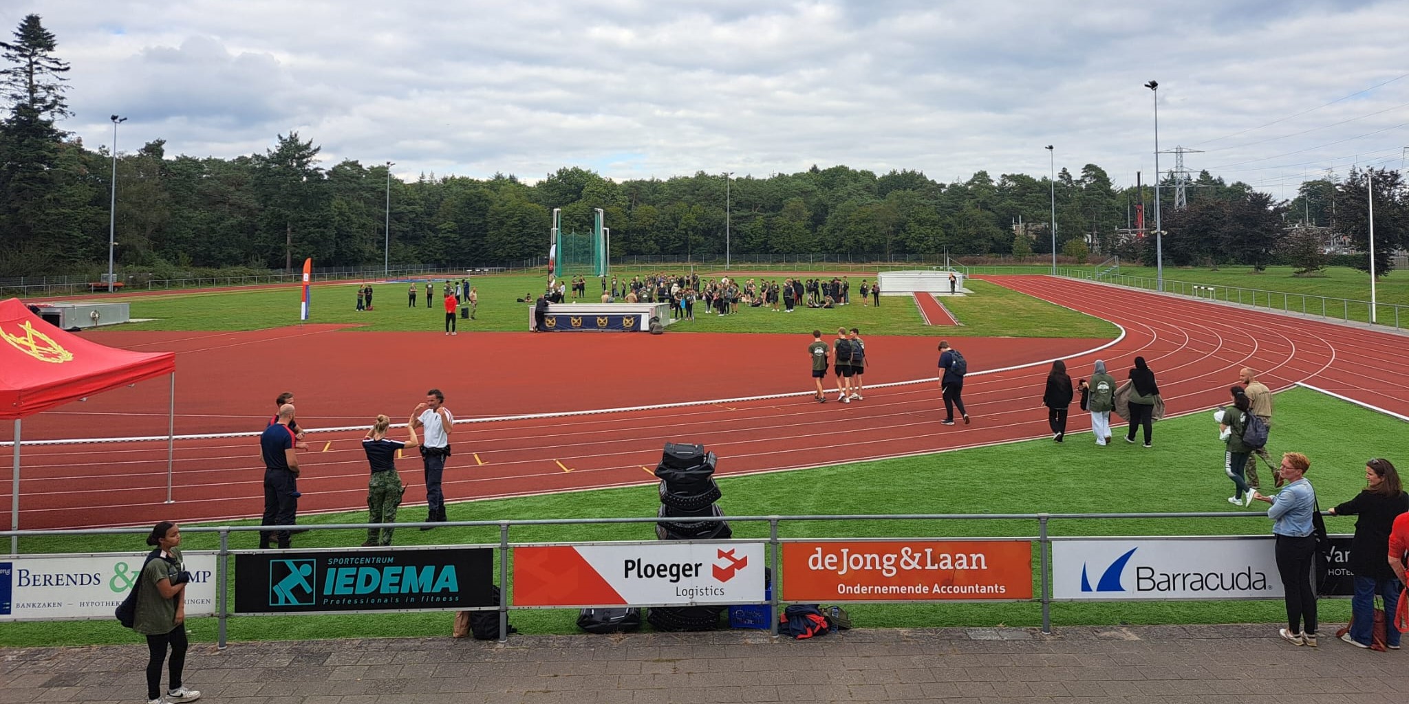 Foto: Sport- en Defensiedag voor Harderwijkse scholieren: 'We hopen zaadjes te planten'