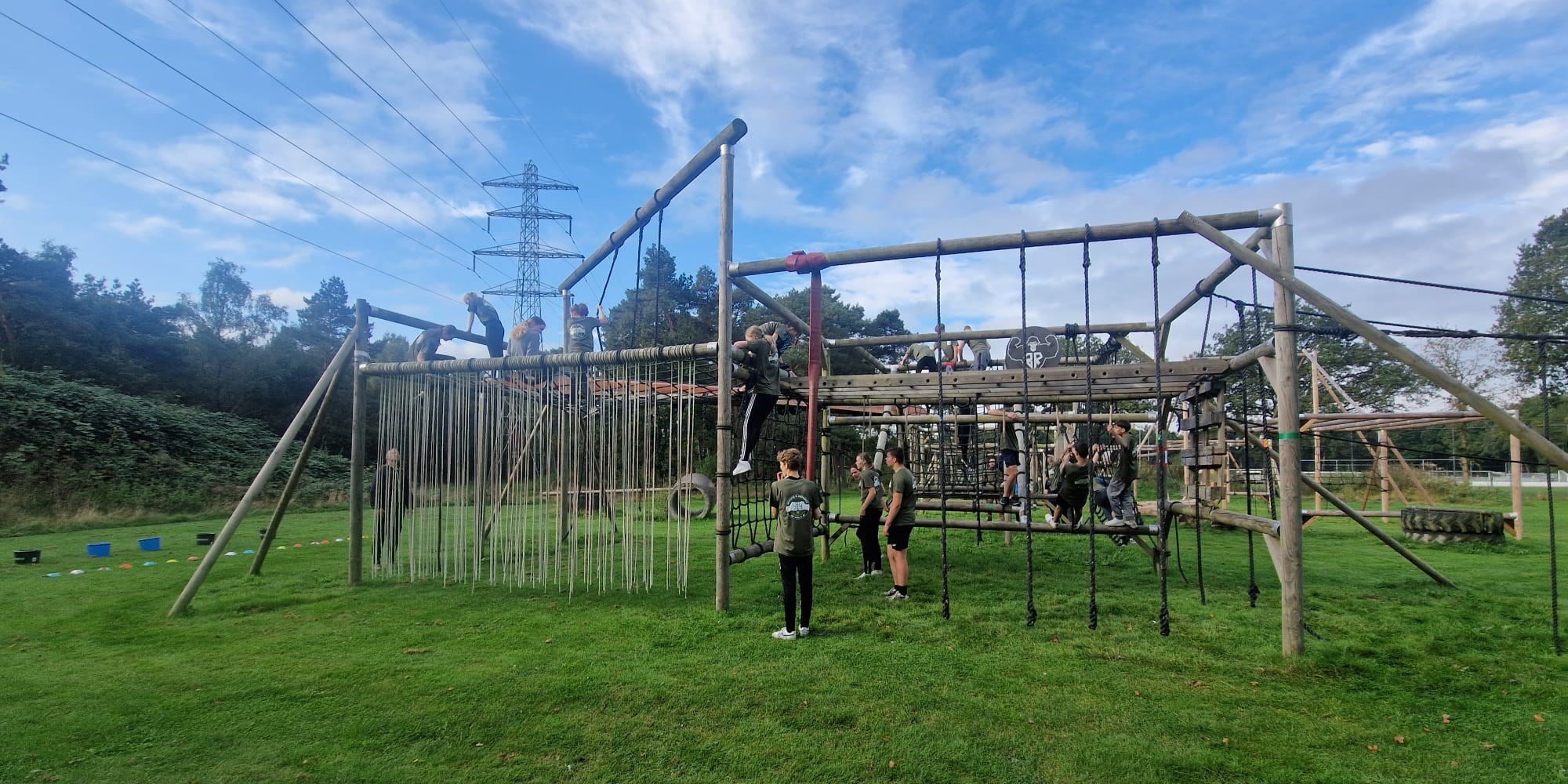 Foto: Sport- en Defensiedag voor Harderwijkse scholieren: 'We hopen zaadjes te planten'