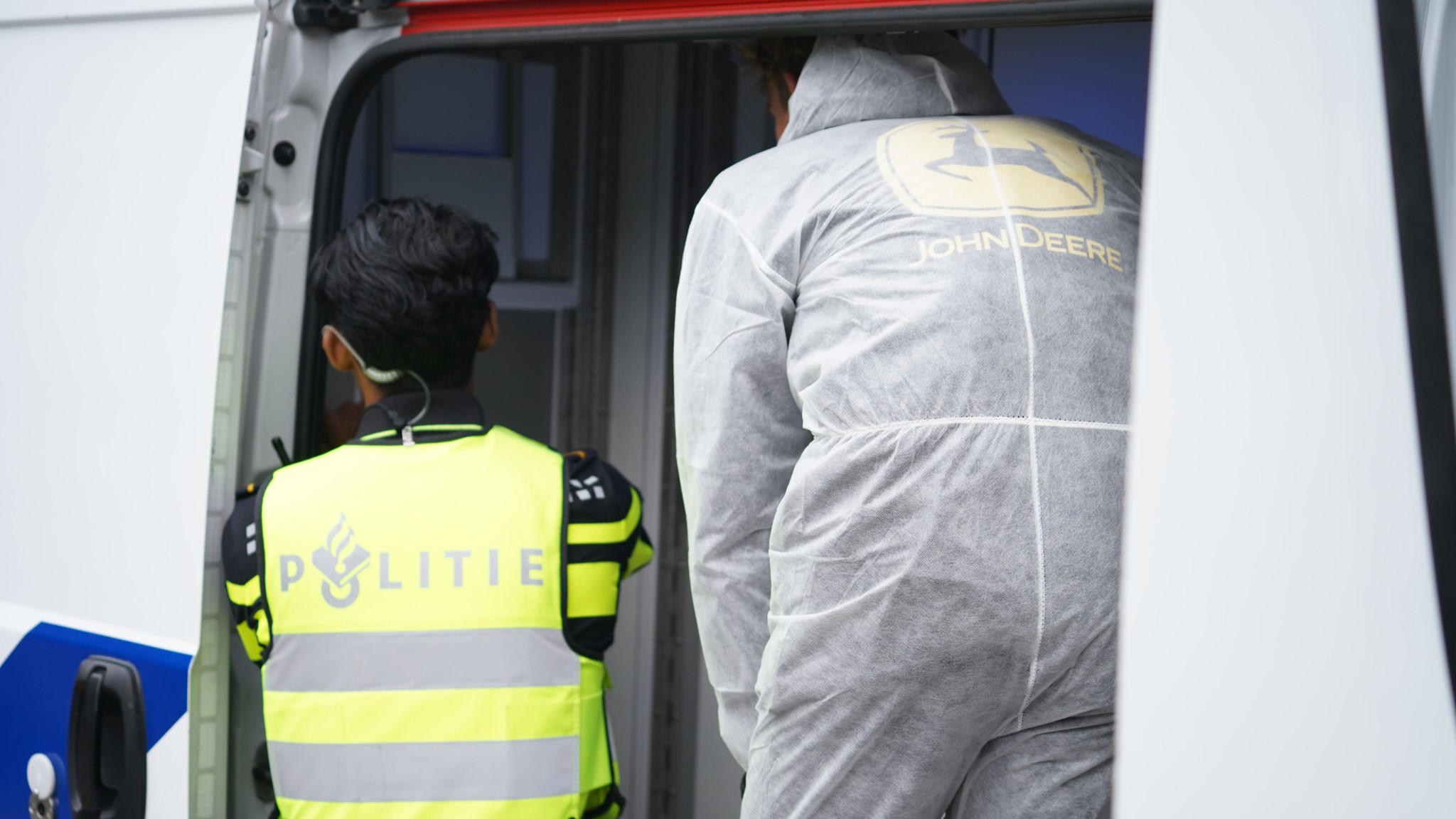 Foto: Veel politie op de been op ’t Loo, zie hier hoe kinderen op de vlucht gaan