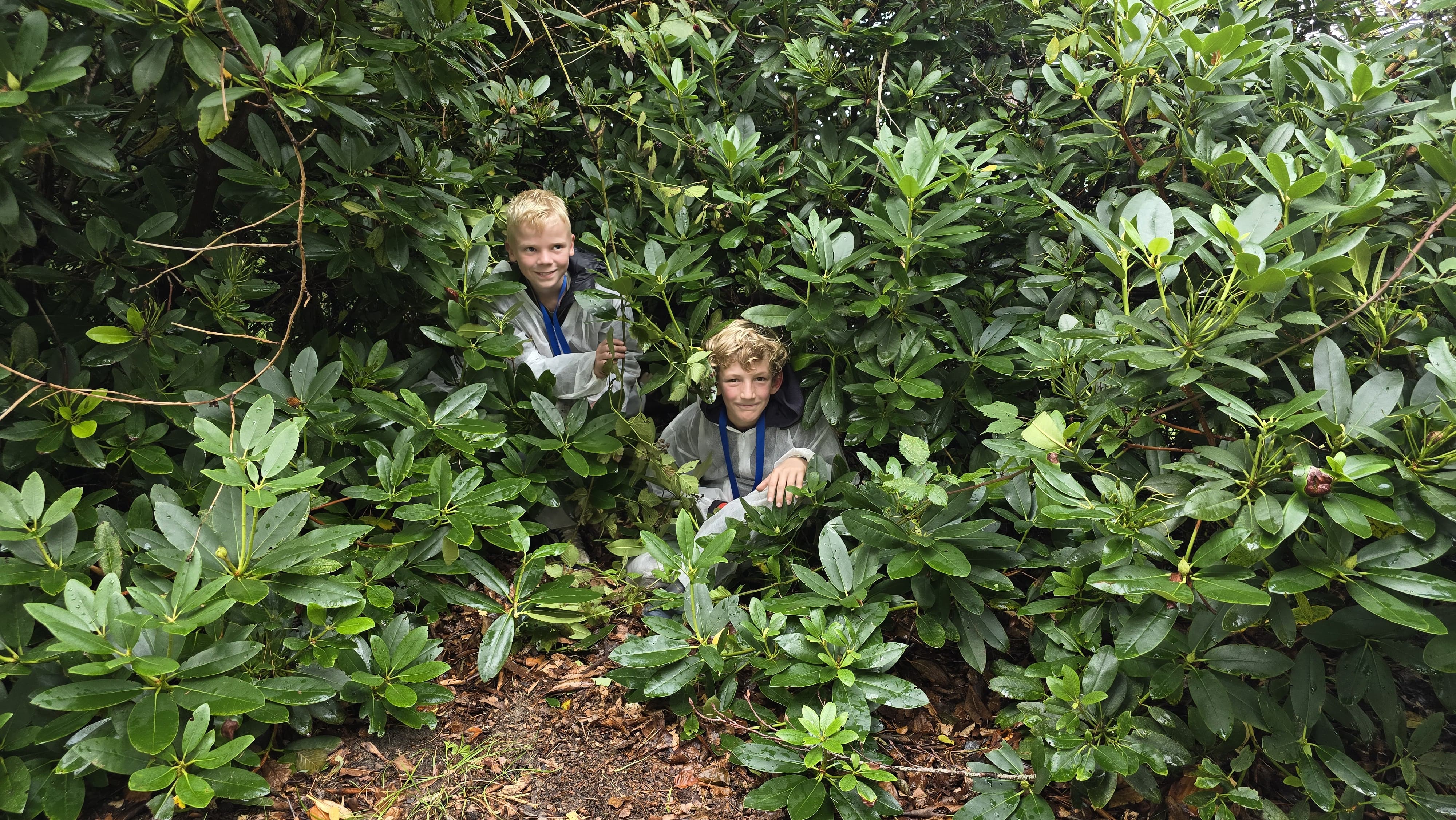 Foto: Veel politie op de been op ’t Loo, zie hier hoe kinderen op de vlucht gaan