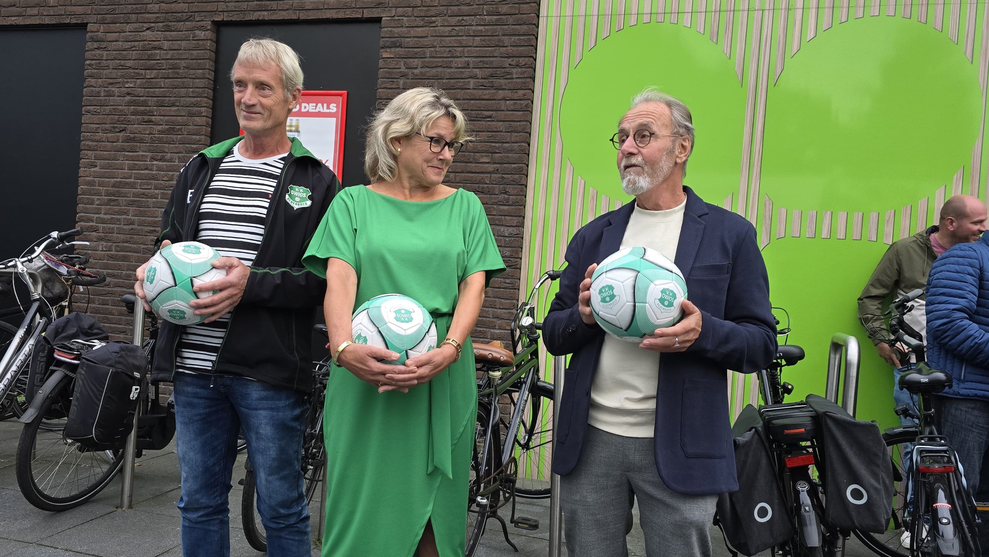 Foto: Feestweek OWIOS in volle gang, jubileumlied onthuld