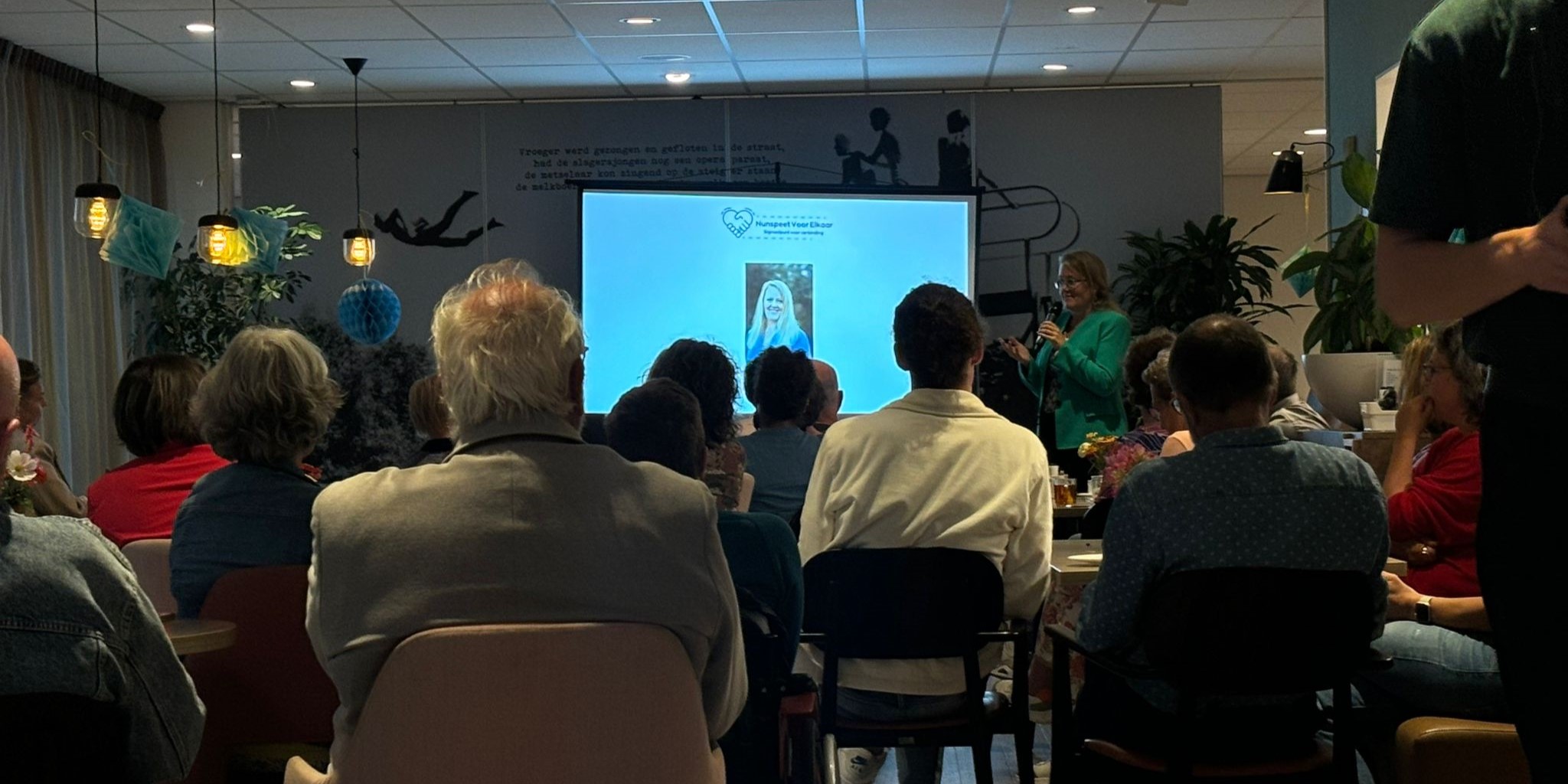 Foto: Dertig partijen ondertekenen coalitie tegen eenzaamheid in Nunspeet