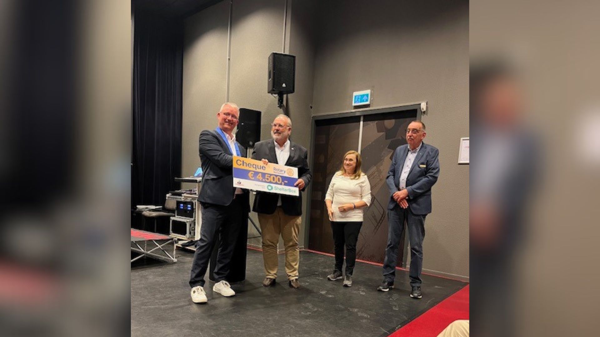 Foto: Rotaryclub Nunspeet overhandigt cheque aan ShelterBox NL