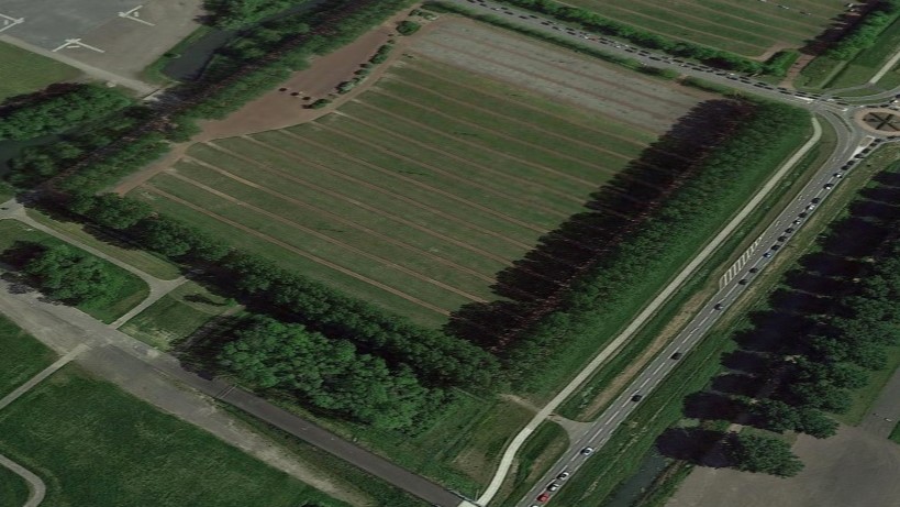 Foto: Noodopvang asielzoekers nabij Walibi in Biddinghuizen