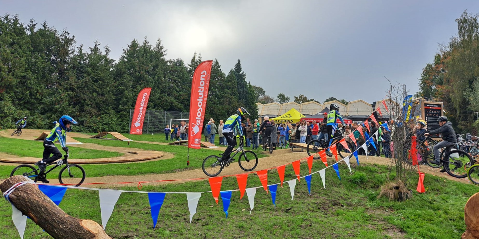 Foto: Nieuwe fietscrossbaan in Hierden geopend