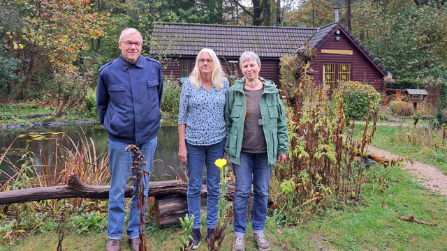 Foto: Gaat de Bijen-Natuurtuin verdwijnen uit Nunspeet? 'Mijn hart en ziel liggen in de tuin'