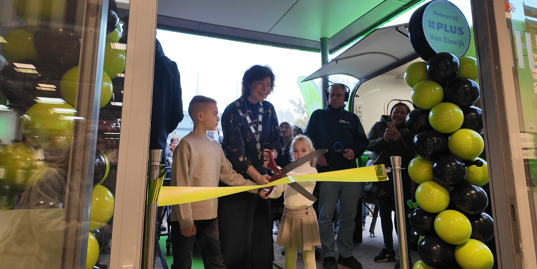 Foto: Supermarkt PLUS opent deuren na verbouwing: 'Intense weken'