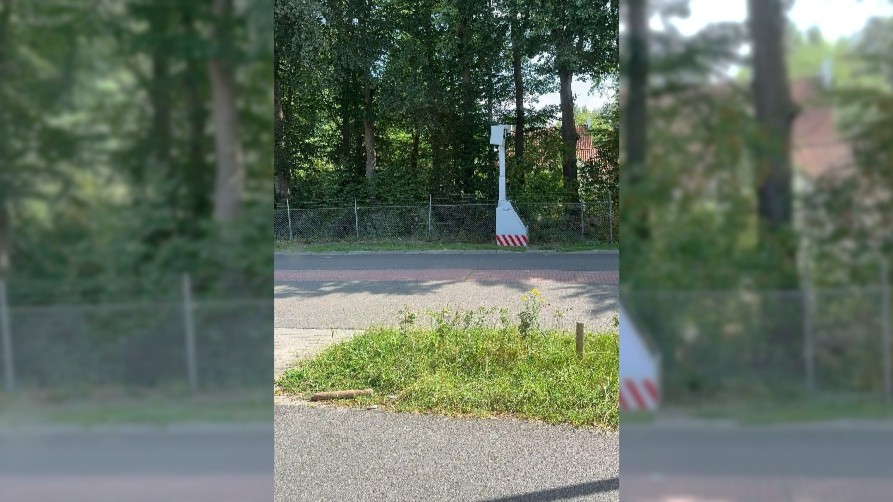 Foto: Tijdelijke flitspaal in Oldebroek flitst duizenden automobilisten