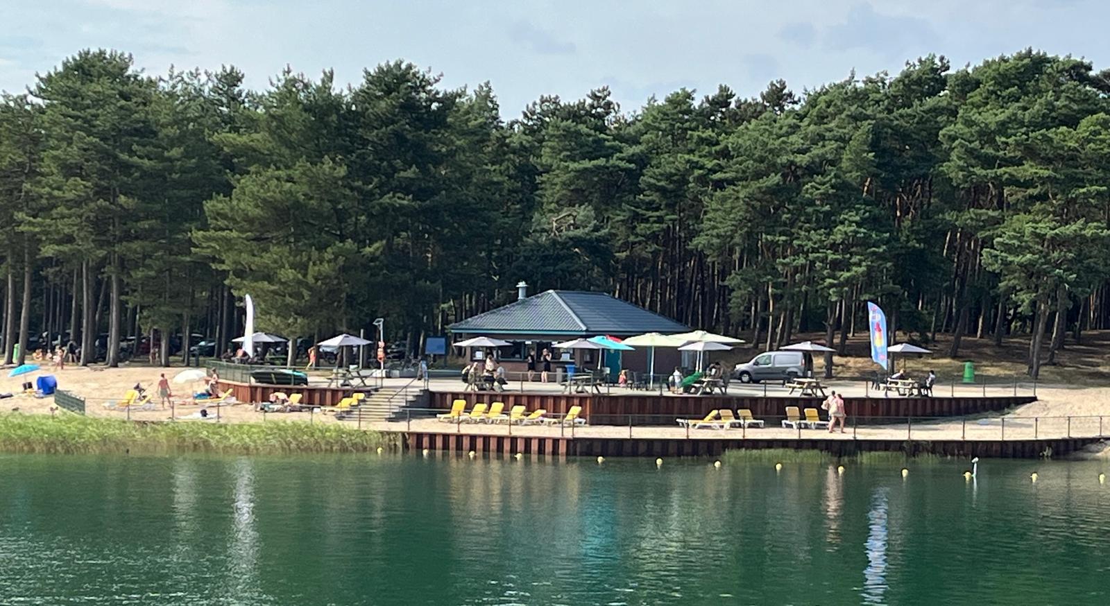 Foto: Ambitieuze plannen Zandenplas Nunspeet; van kiosk naar hip strandpaviljoen